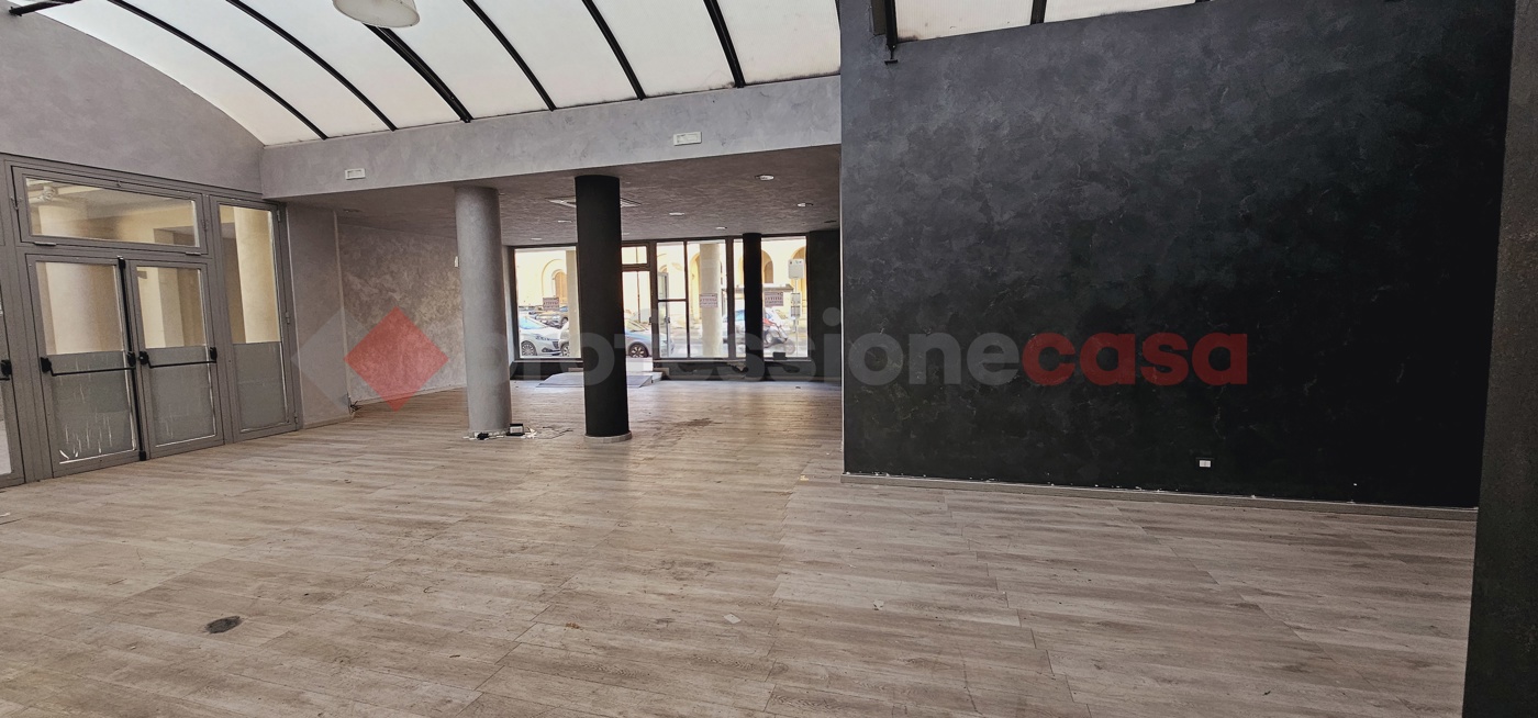 Negozio in affitto a Siena