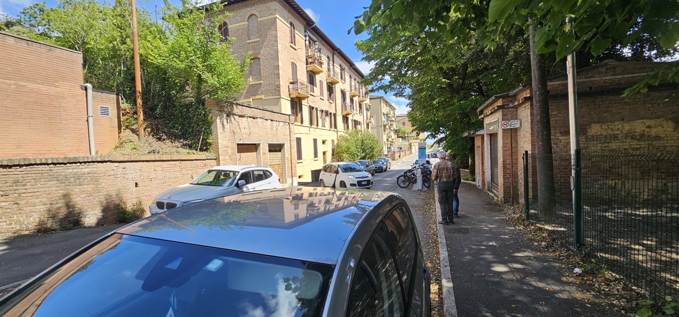 Box/Garage 20mq in vendita a Siena