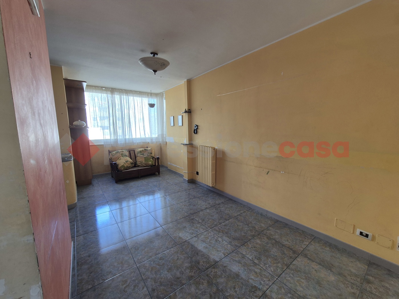 Quadrilocale con box a Taranto