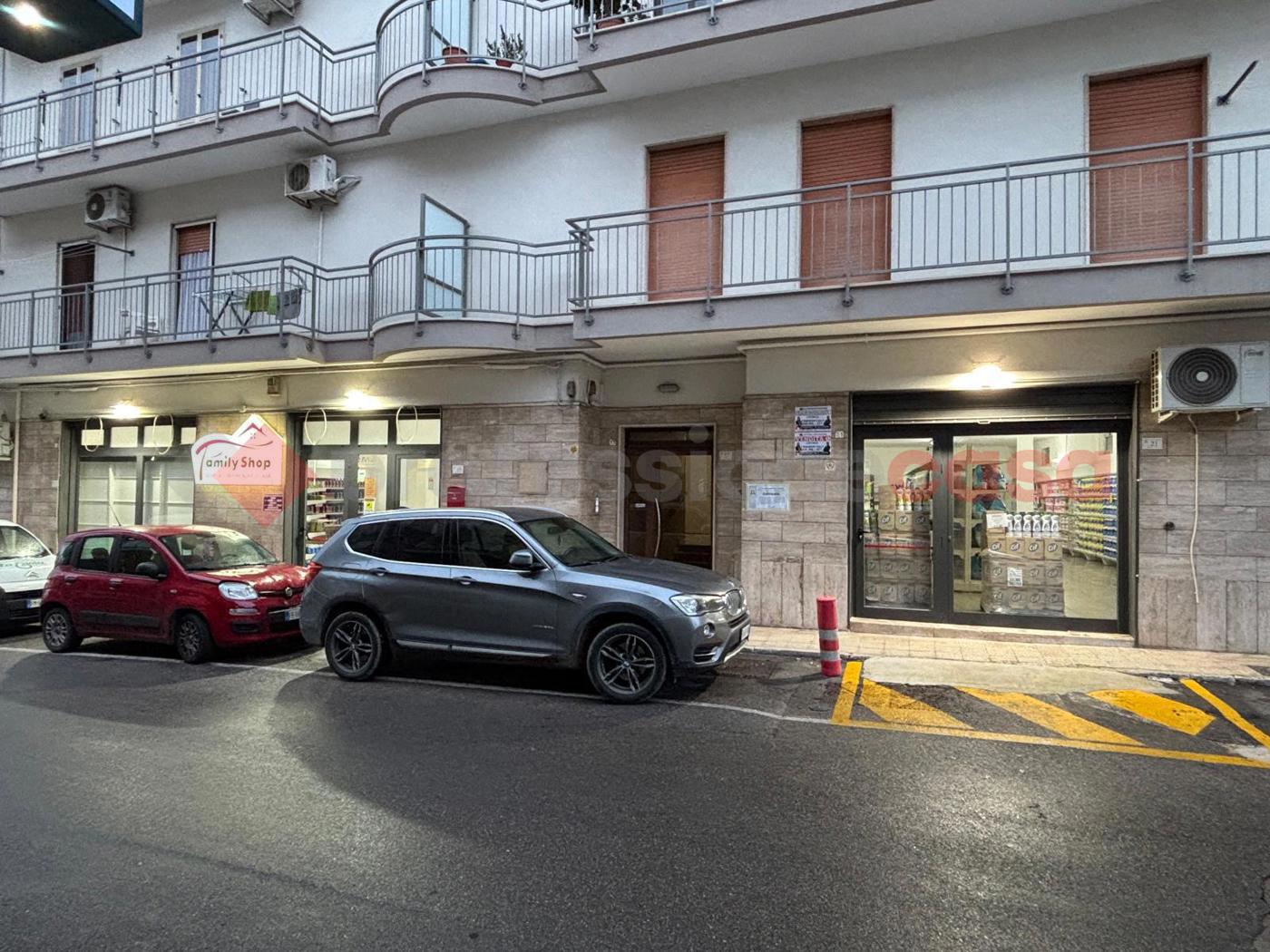 Negozio in affitto a Crispiano