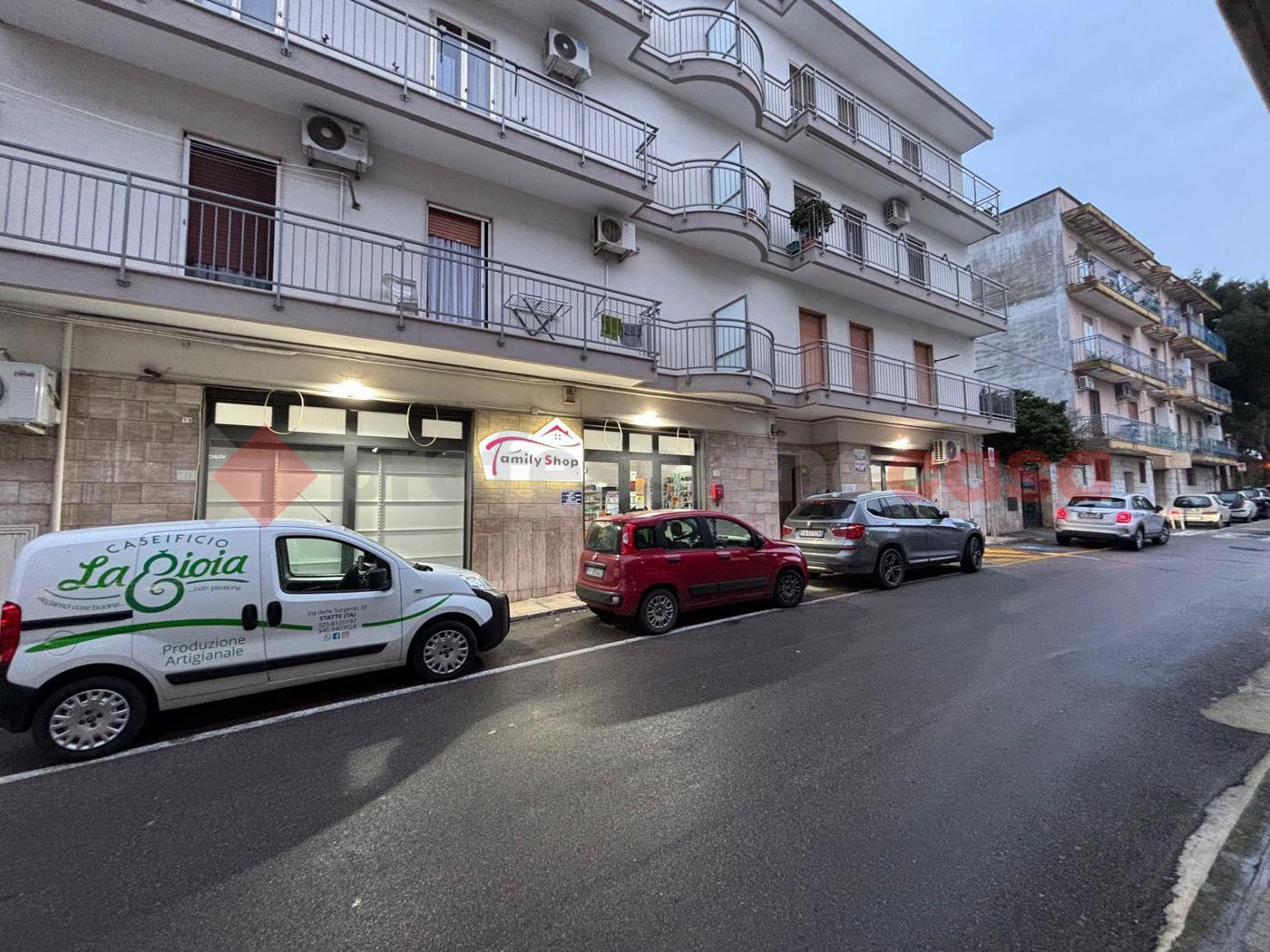 Negozio in affitto a Crispiano