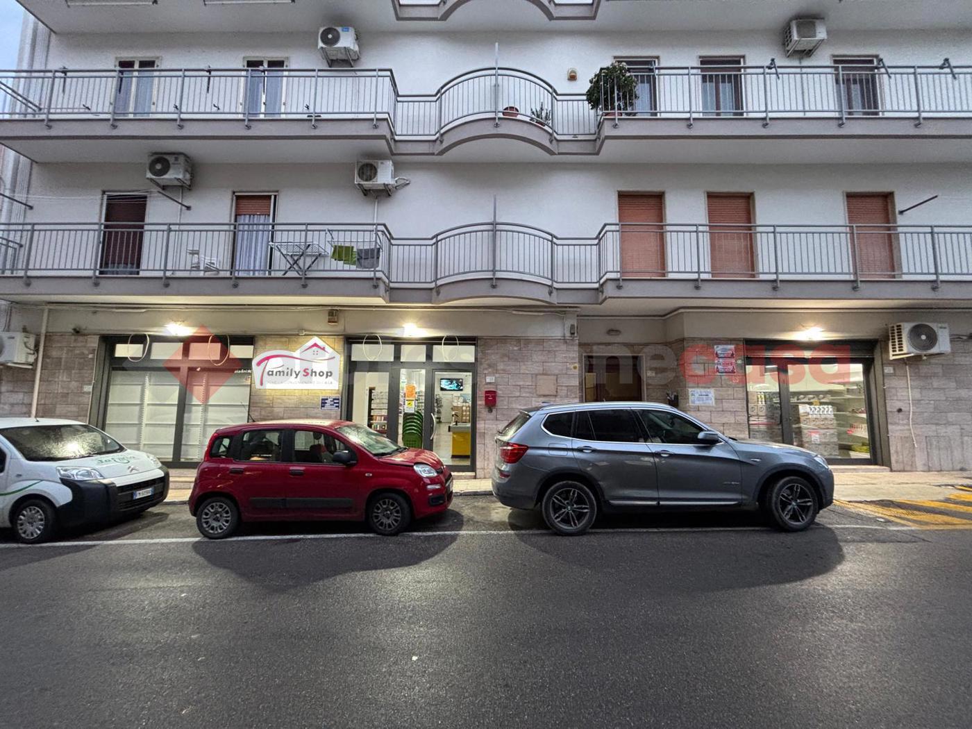 Negozio in affitto a Crispiano