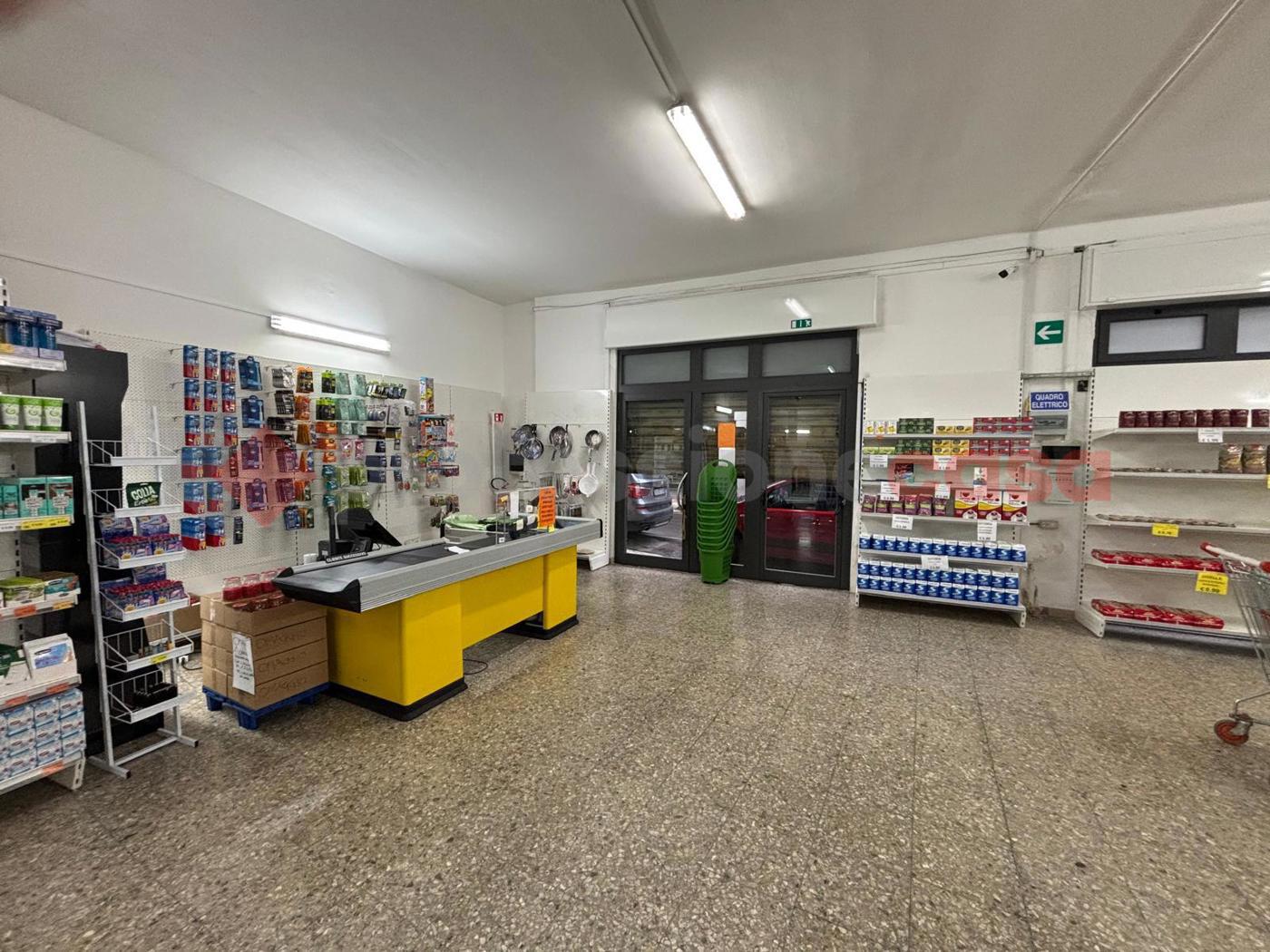 Negozio in affitto a Crispiano