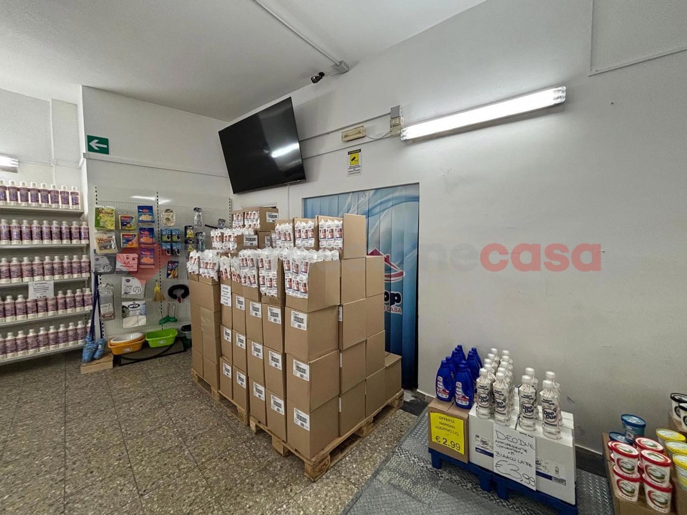 Negozio in affitto a Crispiano