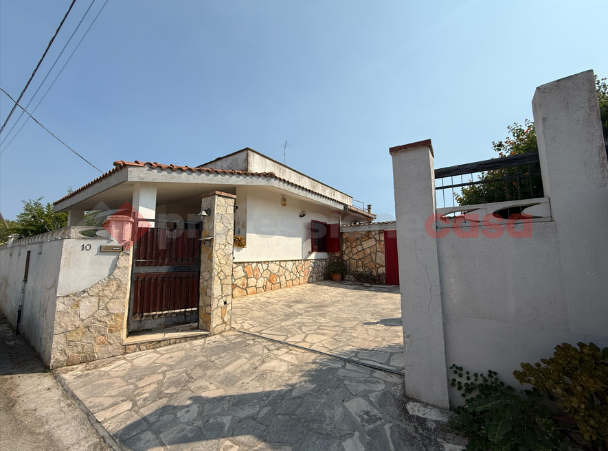 Villa con giardino a Taranto