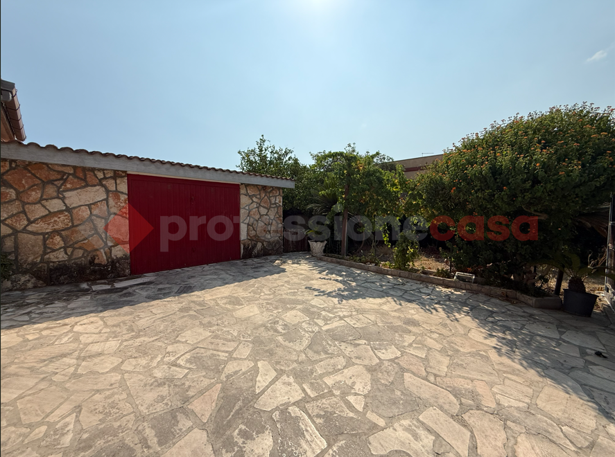 Villa con giardino a Taranto