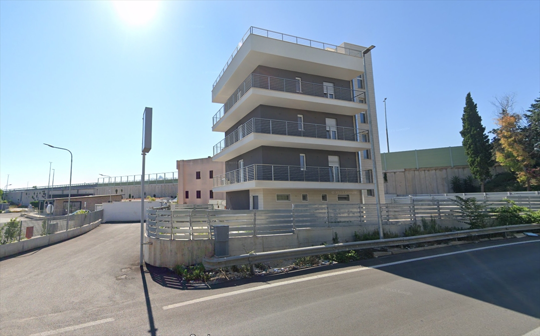 Stabile/Palazzo nuovo in x traversa via nazionale 8, Bari