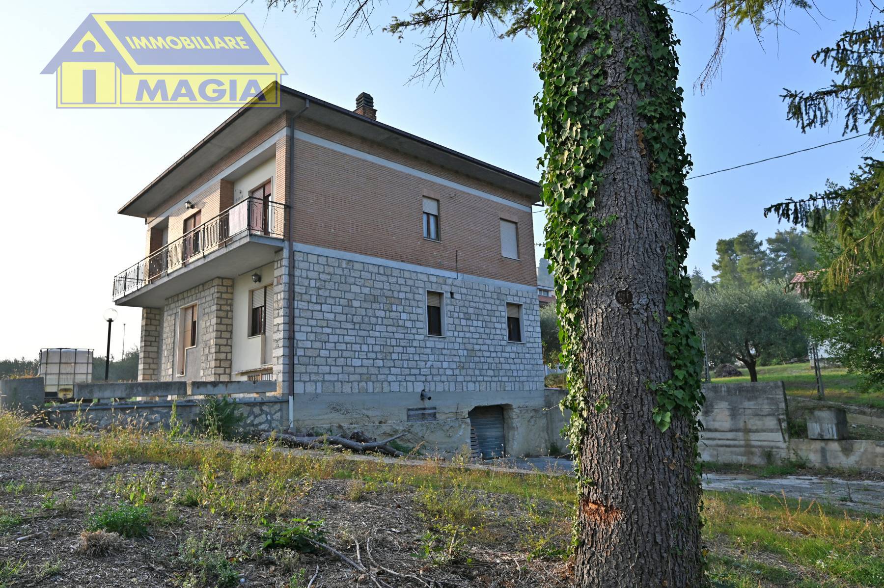 Casa indipendente con box, Ascoli Piceno campolungo
