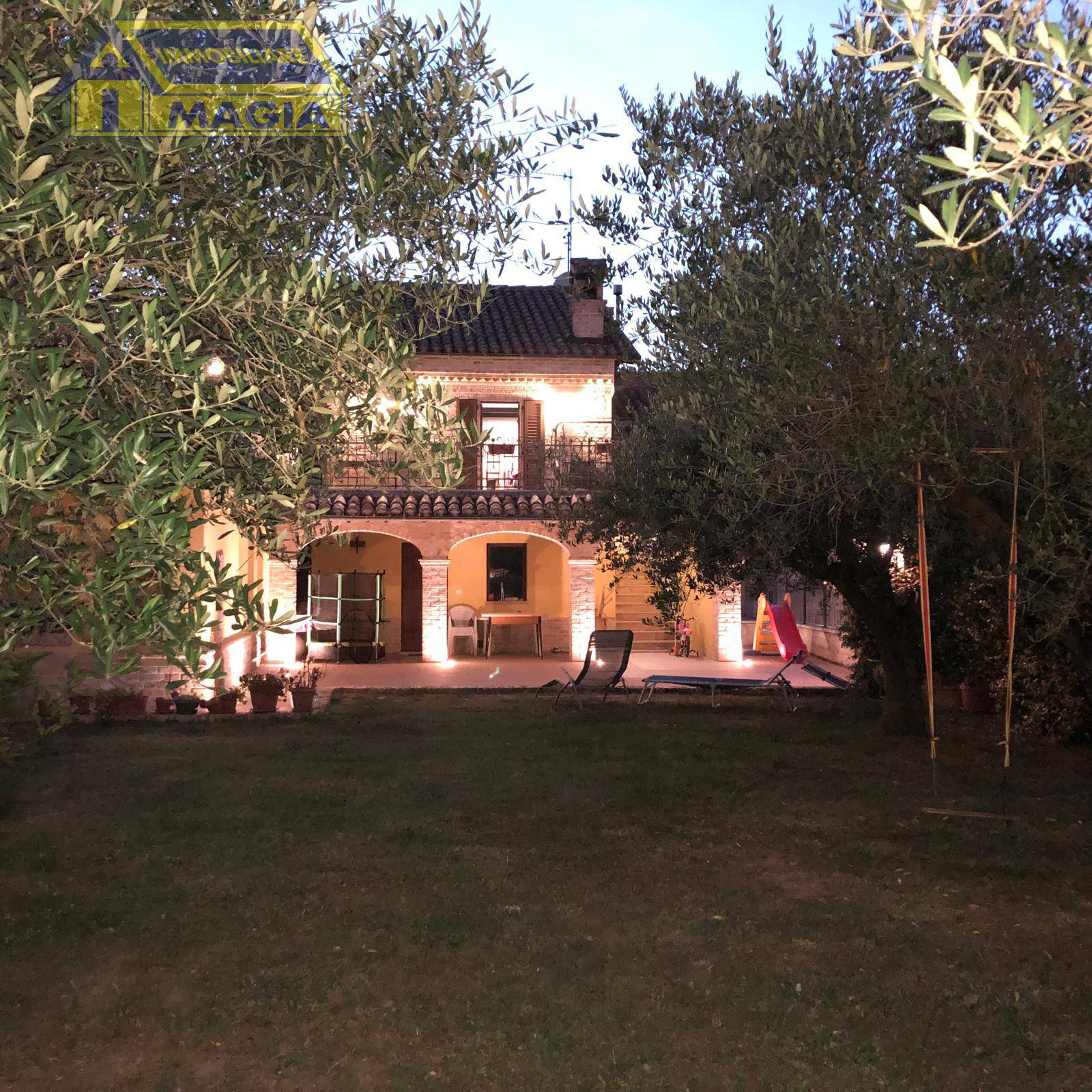 Villa in vendita a Appignano del Tronto