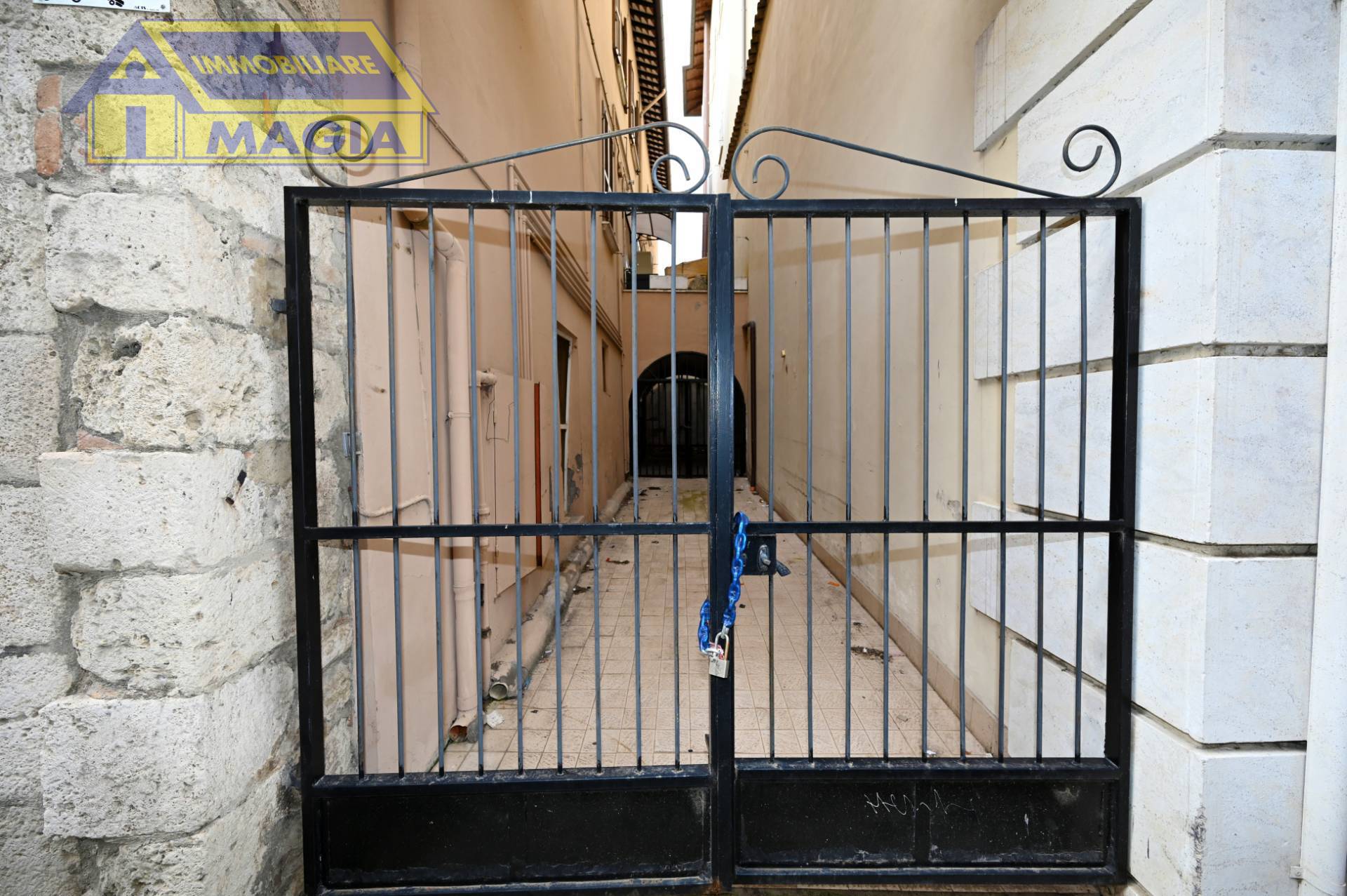 Negozio in vendita a Ascoli Piceno, Centro Storico