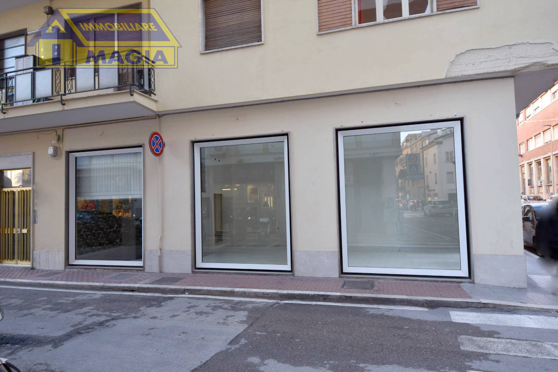 Locale commerciale in affitto a San Benedetto del Tronto