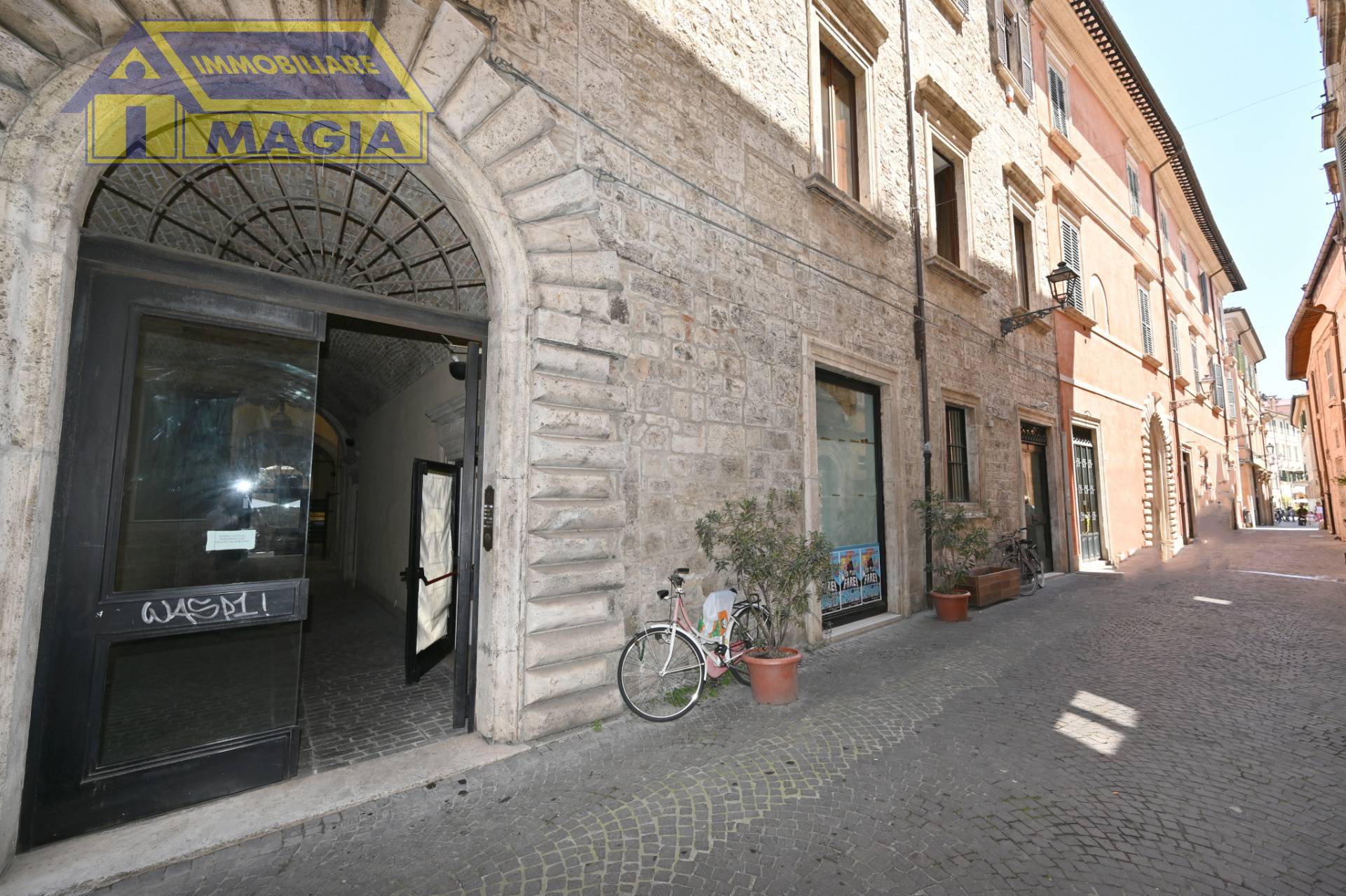 Locale commerciale in affitto a Ascoli Piceno