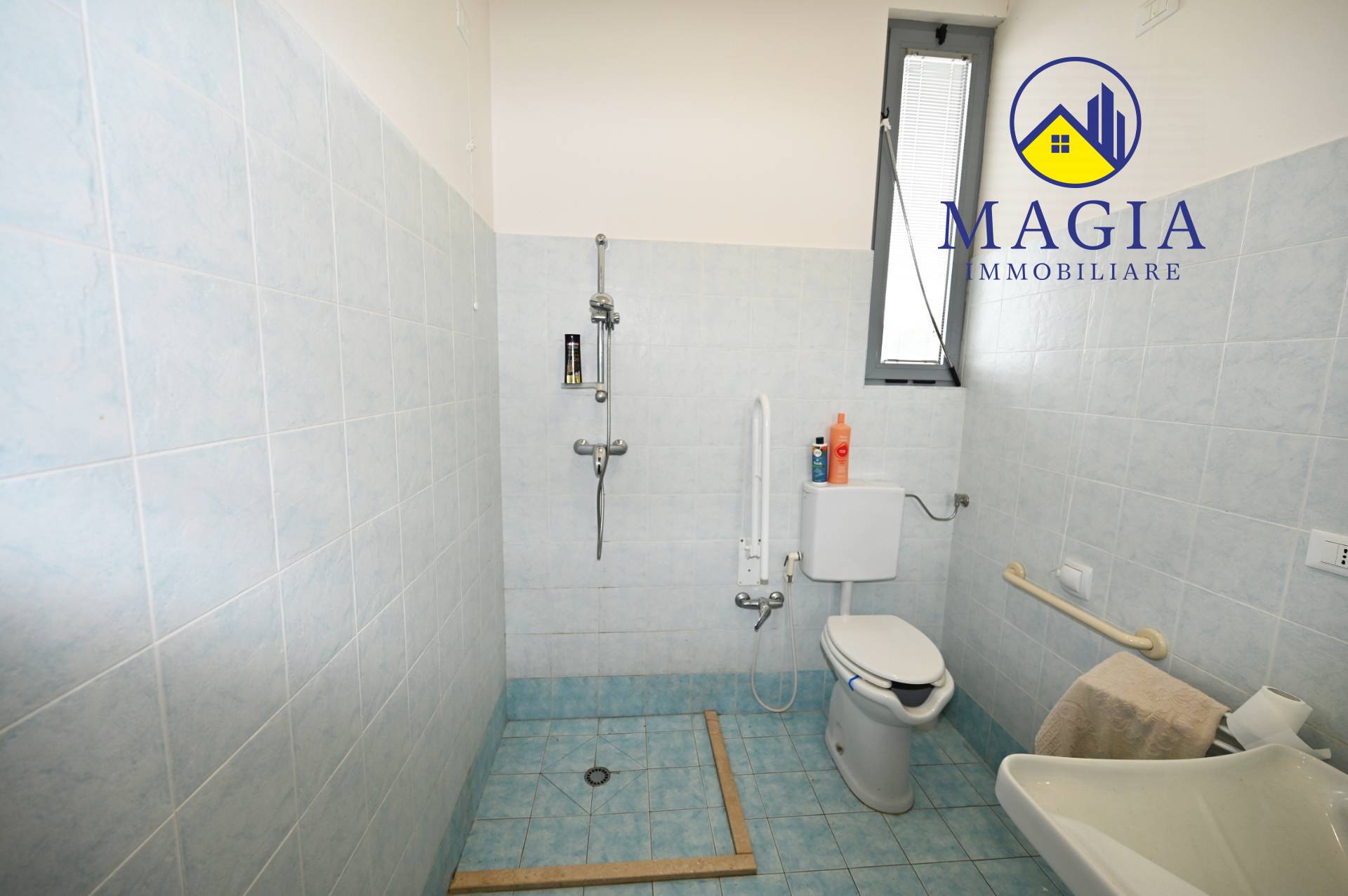 Capannone in vendita a Controguerra, Bonifica