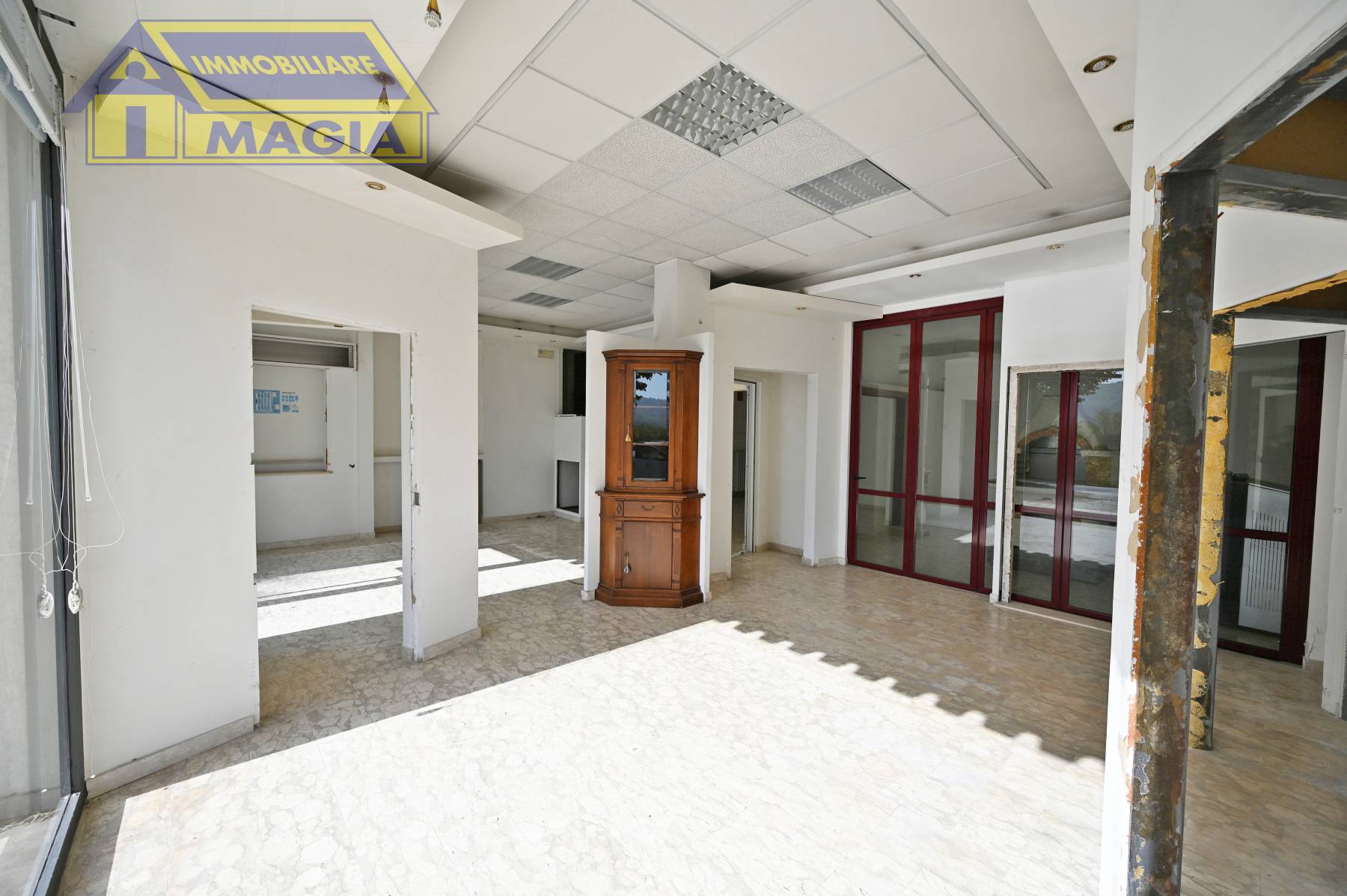 Locale commerciale in vendita a Castel di Lama, Castel di Lama Basso