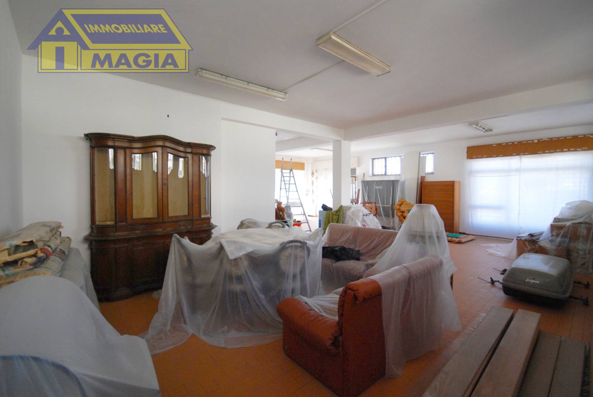 Locale commerciale in vendita a Castel di Lama, Castel di Lama Basso