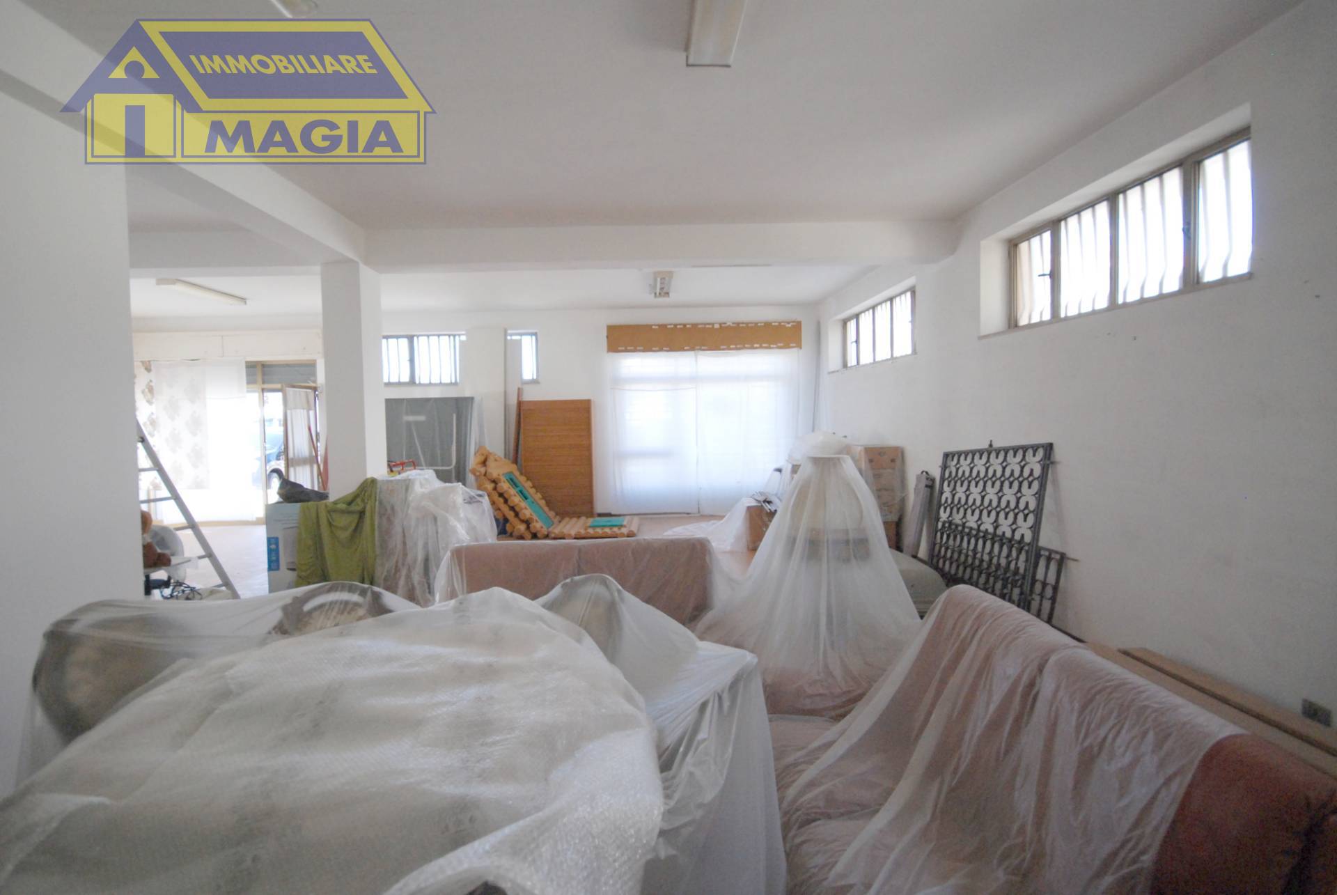 Locale commerciale in vendita a Castel di Lama, Castel di Lama Basso