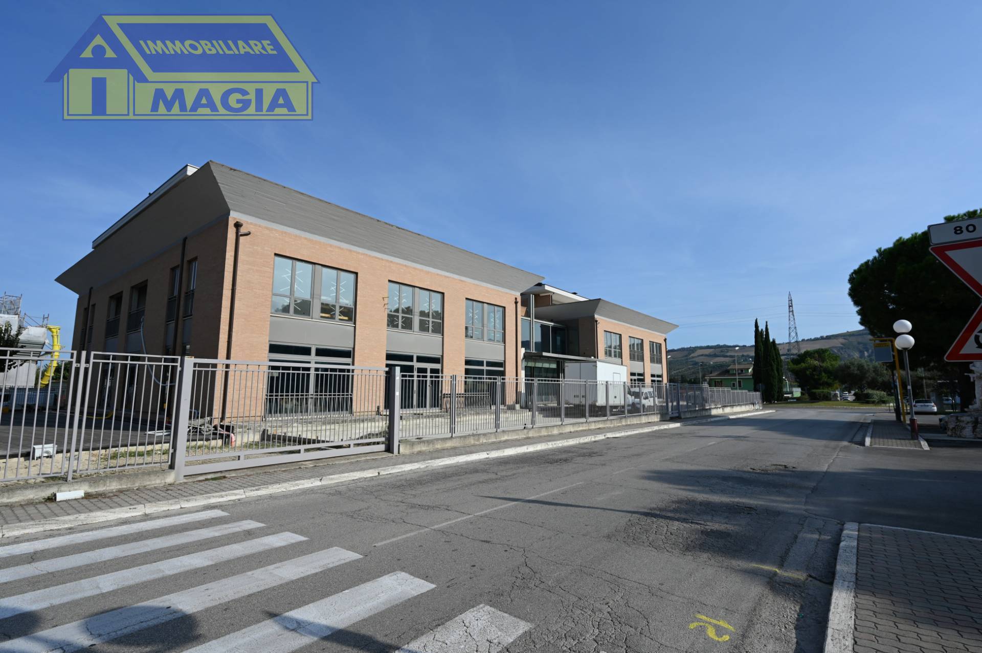 Locale commerciale in vendita a Spinetoli, Pagliare del Tronto