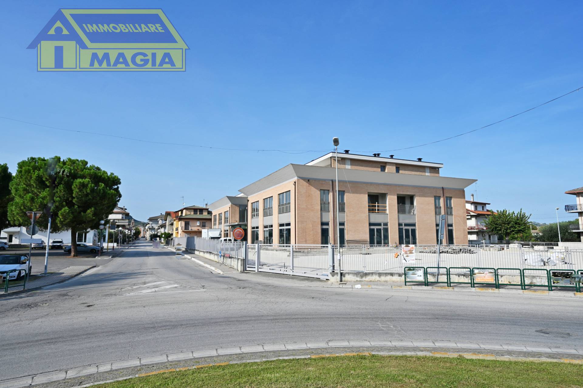 Locale commerciale in vendita a Spinetoli, Pagliare del Tronto