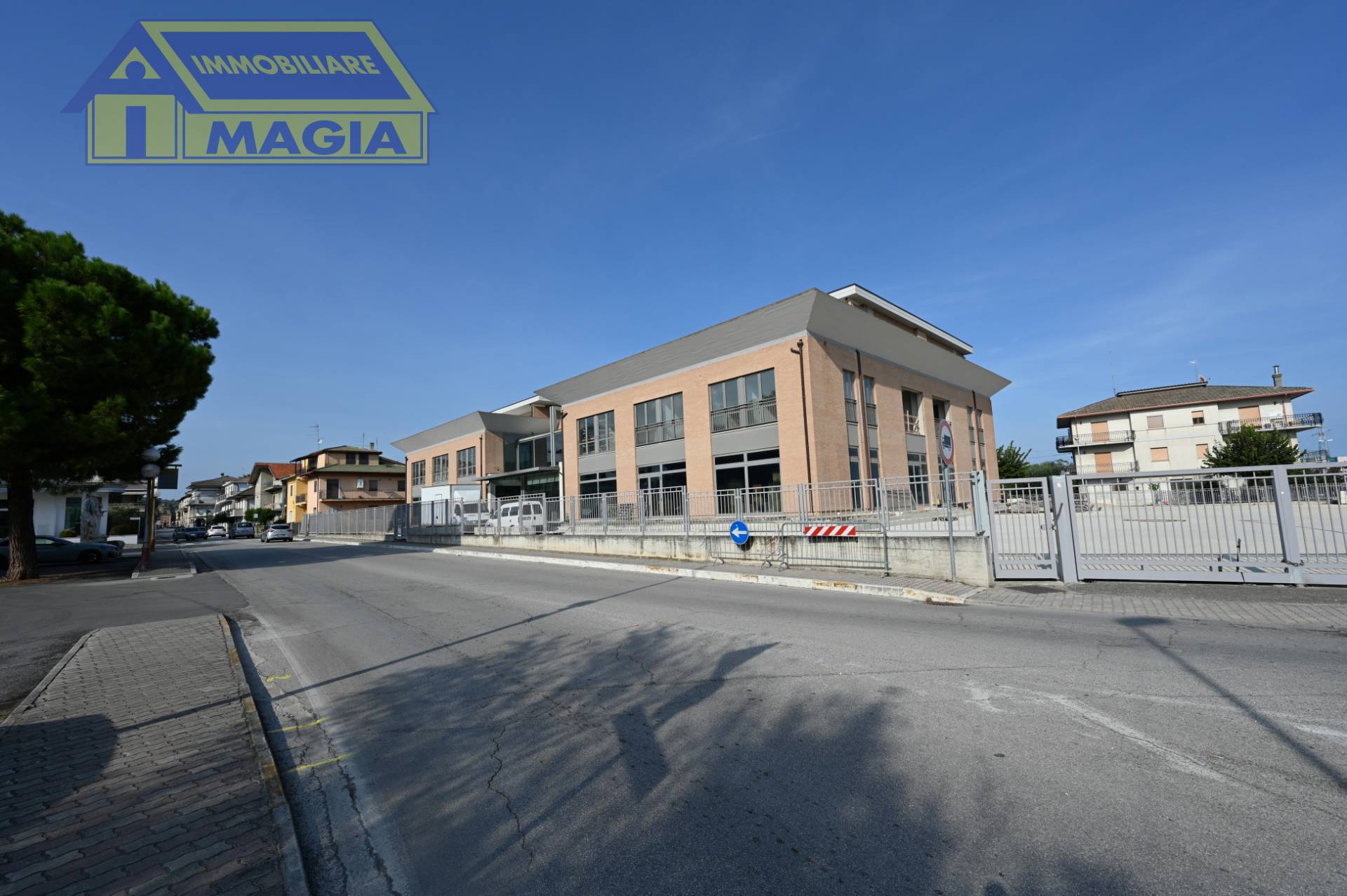 Locale commerciale in vendita a Spinetoli, Pagliare del Tronto