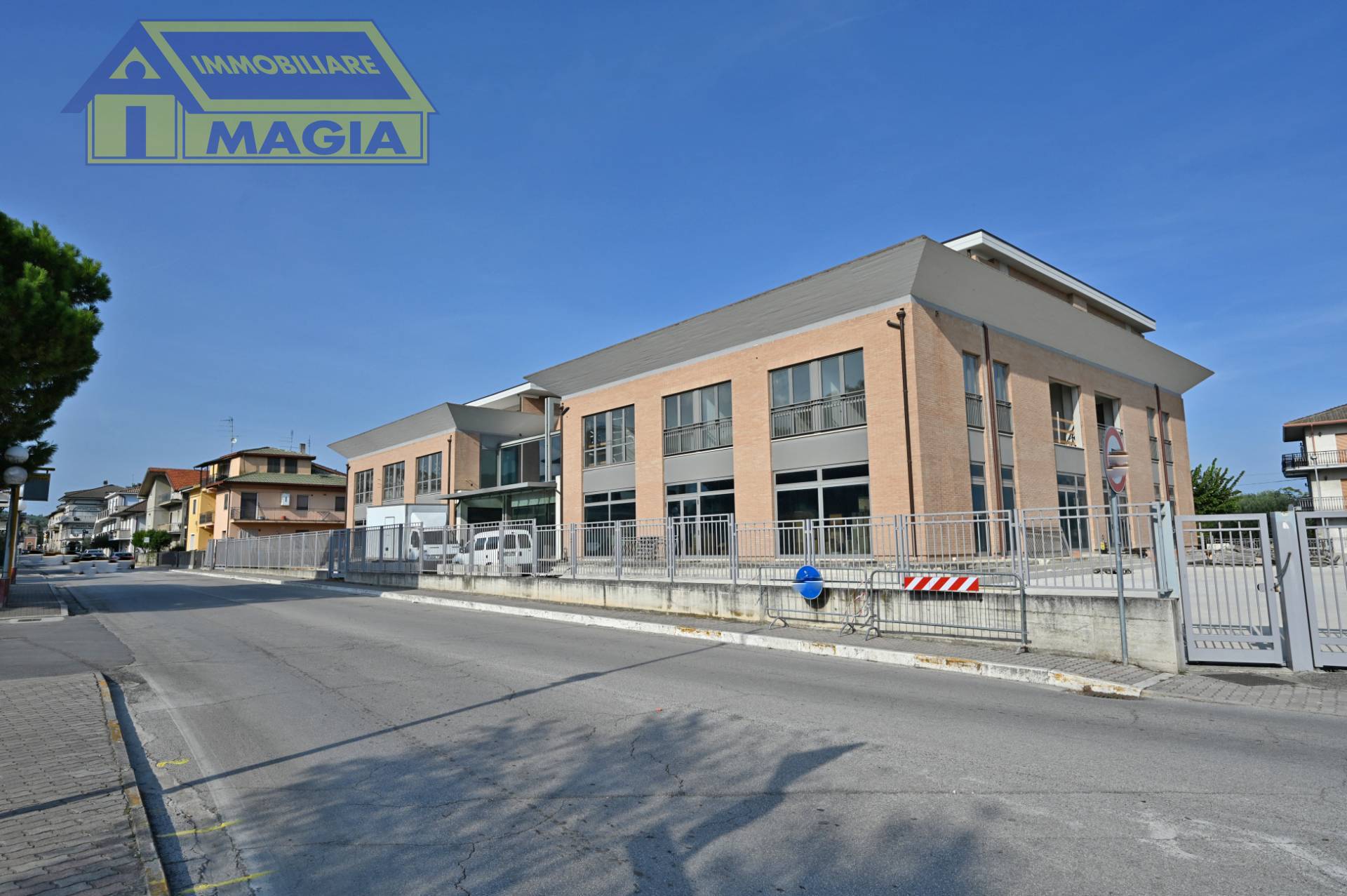 Locale commerciale in vendita a Spinetoli, Pagliare del Tronto