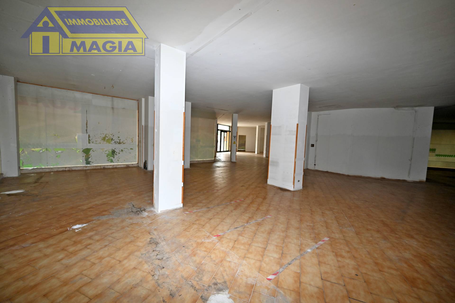 Locale commerciale in vendita a Grottammare