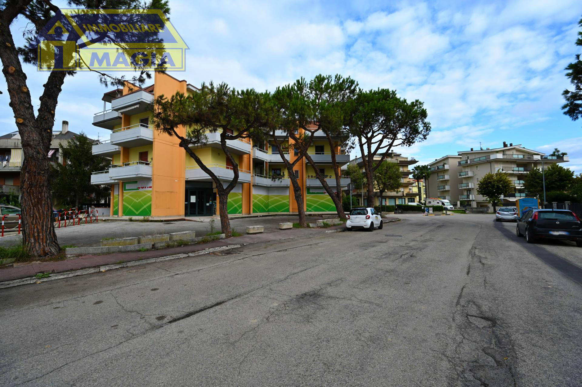 Locale commerciale in vendita a Grottammare