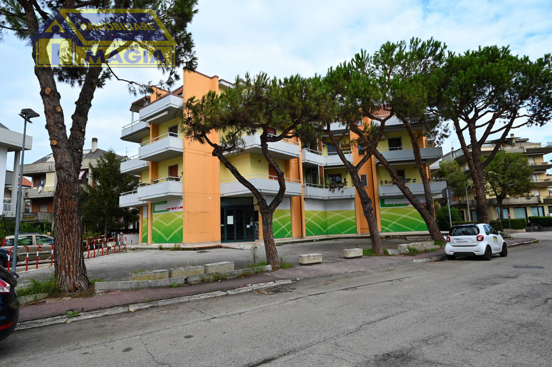 Locale commerciale in vendita a Grottammare