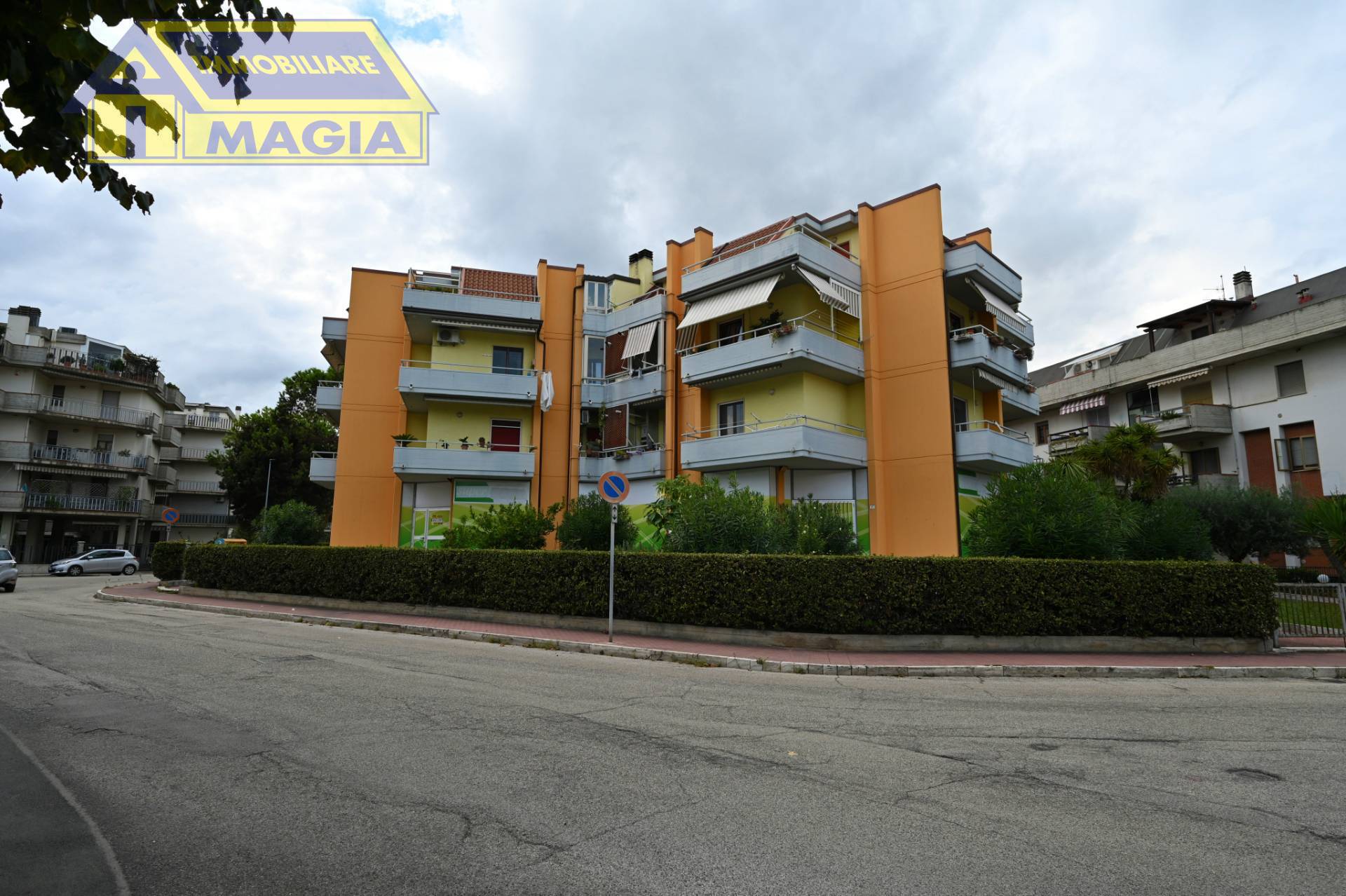 Locale commerciale in vendita a Grottammare