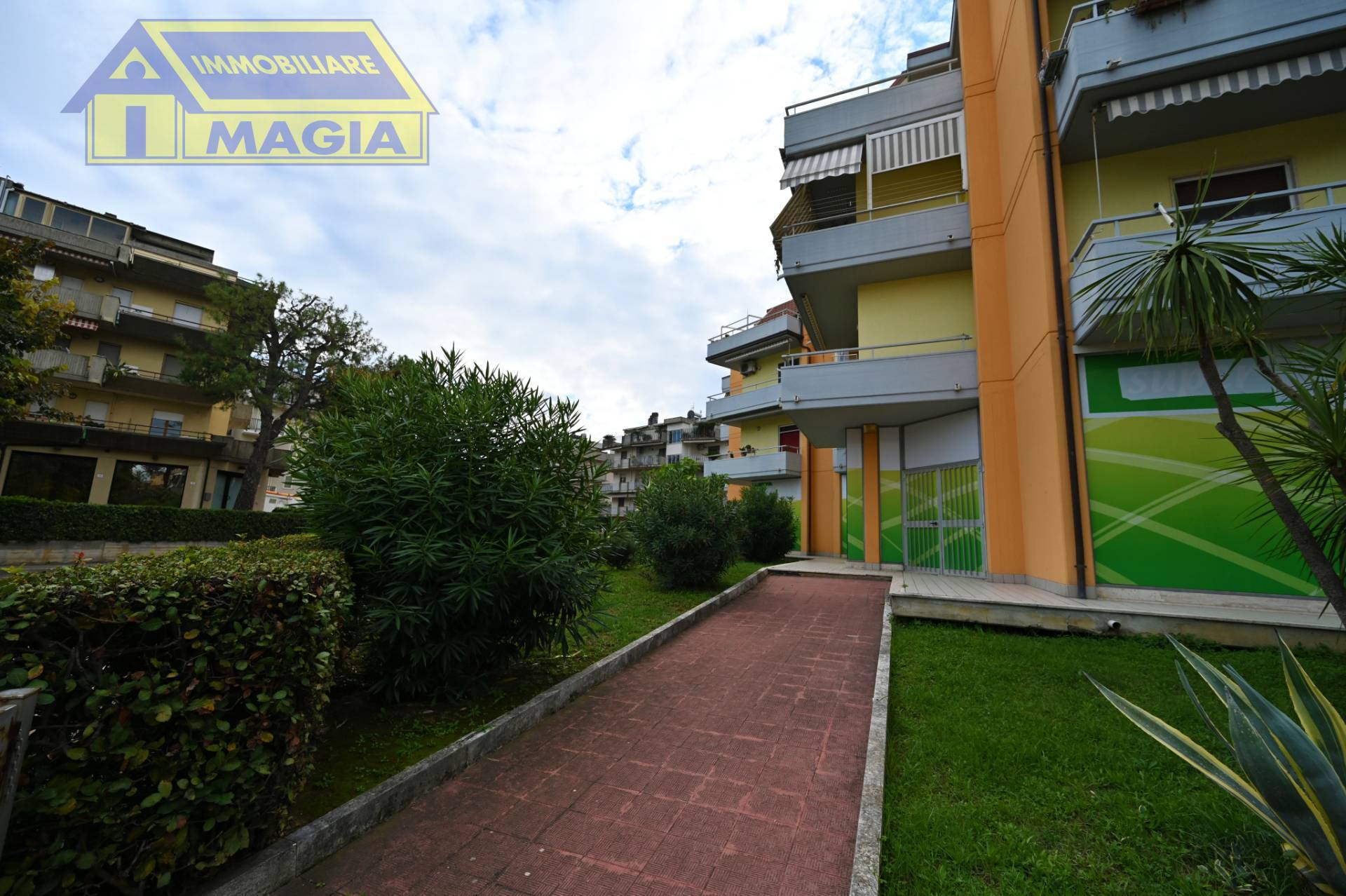 Locale commerciale in vendita a Grottammare