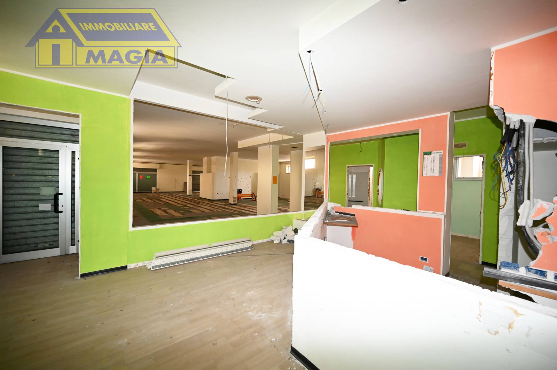 Locale commerciale in vendita a Castel di Lama