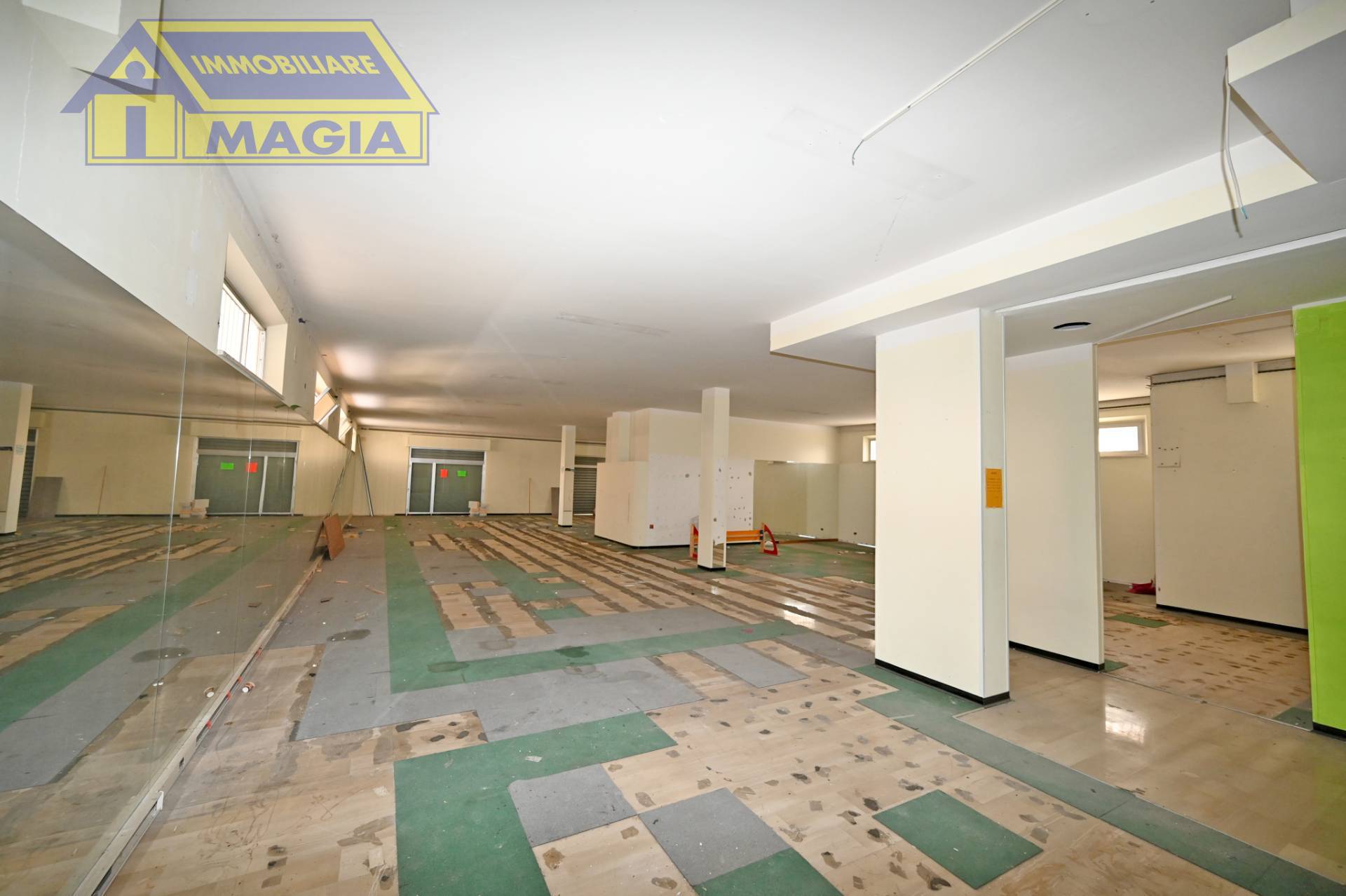 Locale commerciale in vendita a Castel di Lama