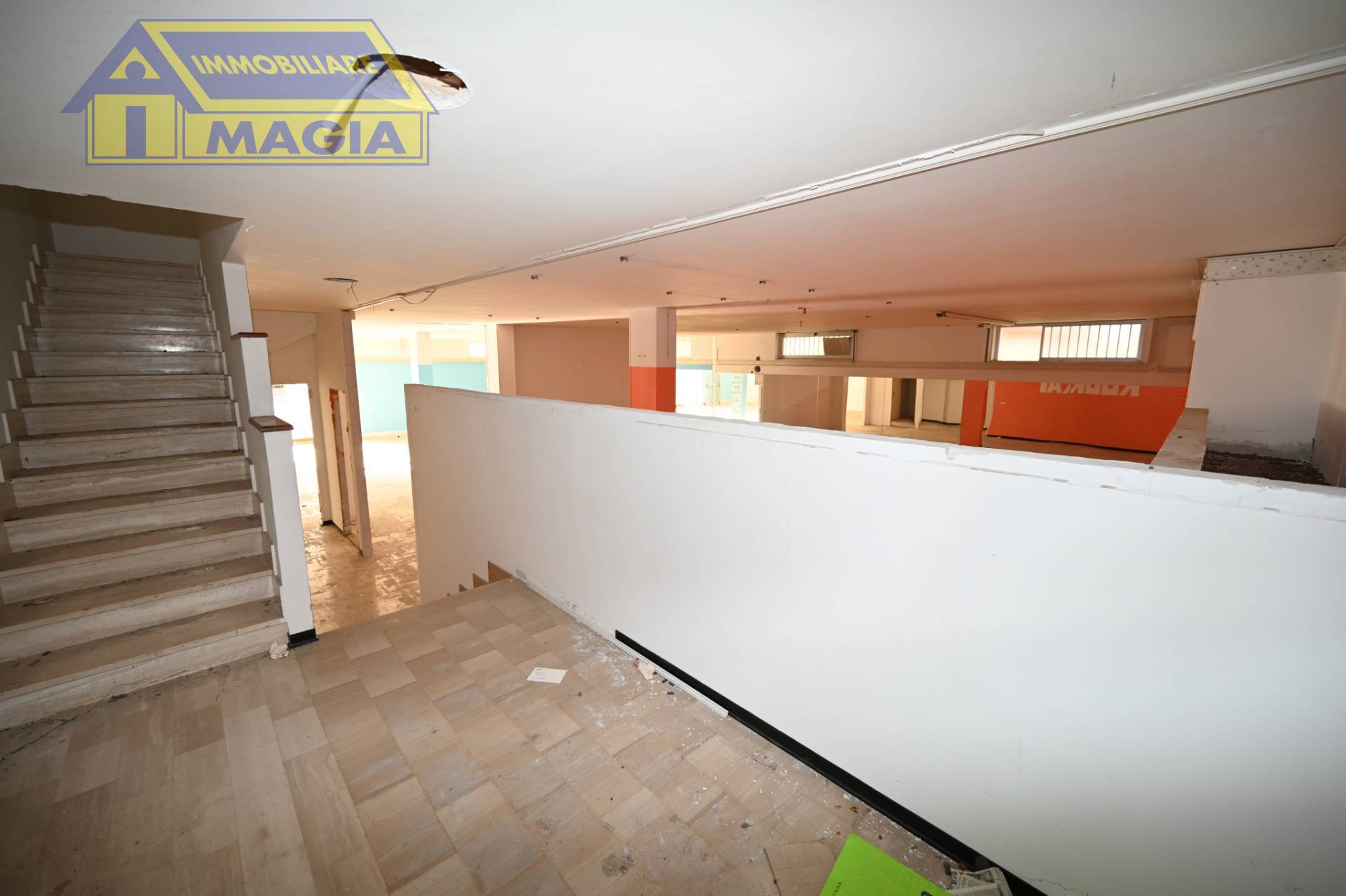 Locale commerciale in vendita a Castel di Lama