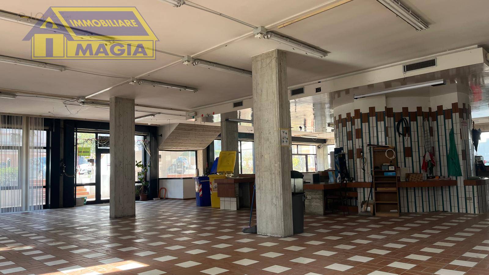 Locale commerciale in affitto a Castel di Lama