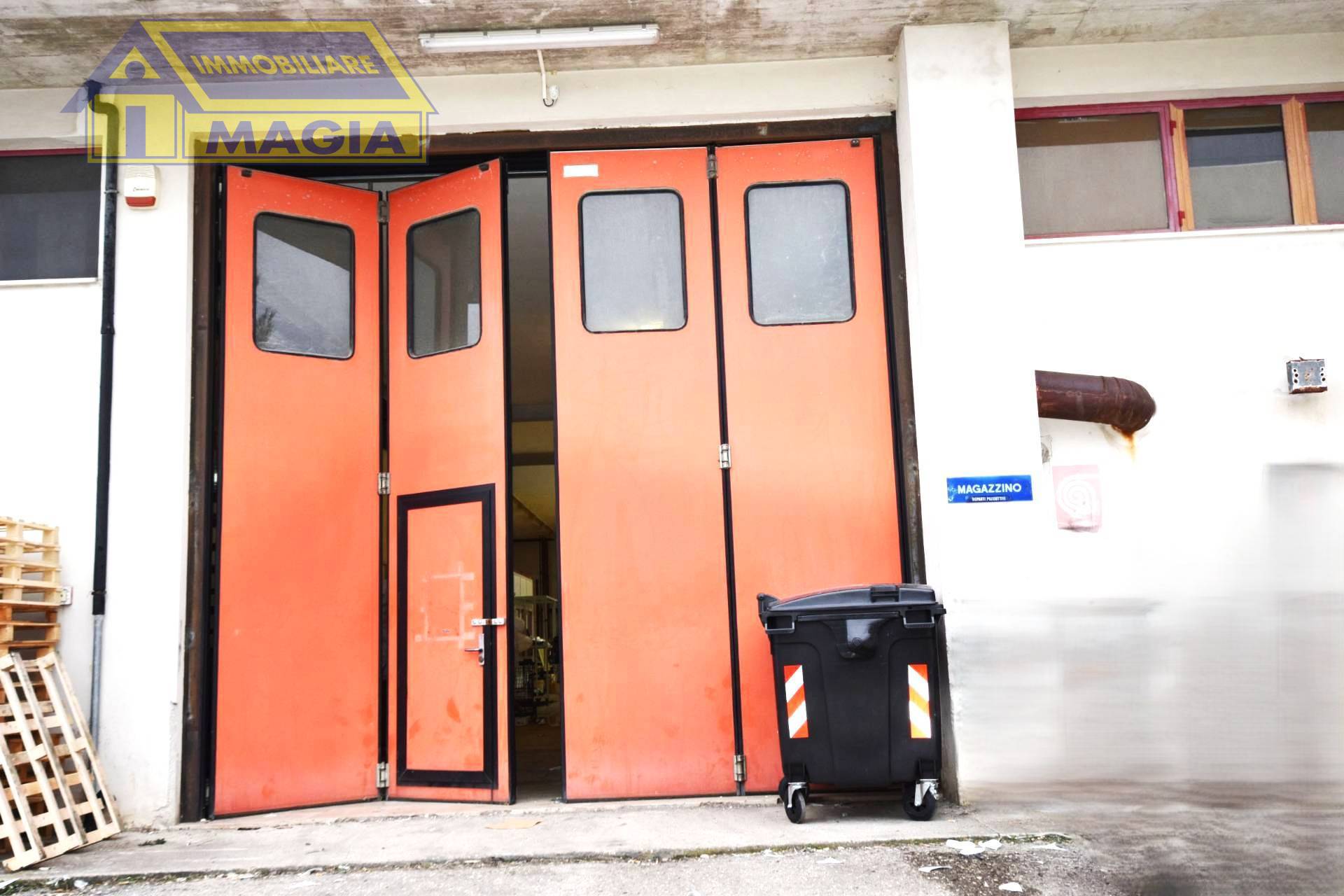 Capannone in vendita a Ancarano