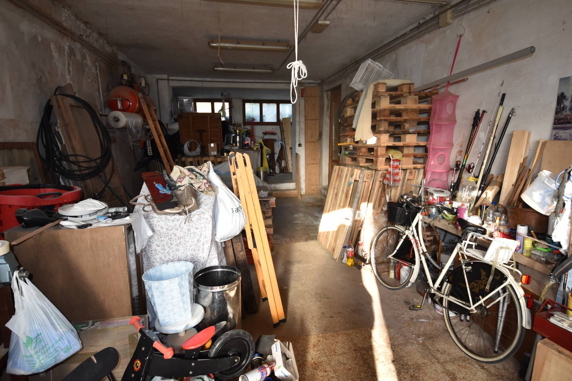 Locale commerciale in vendita a San Benedetto del Tronto, Porto d'Ascoli