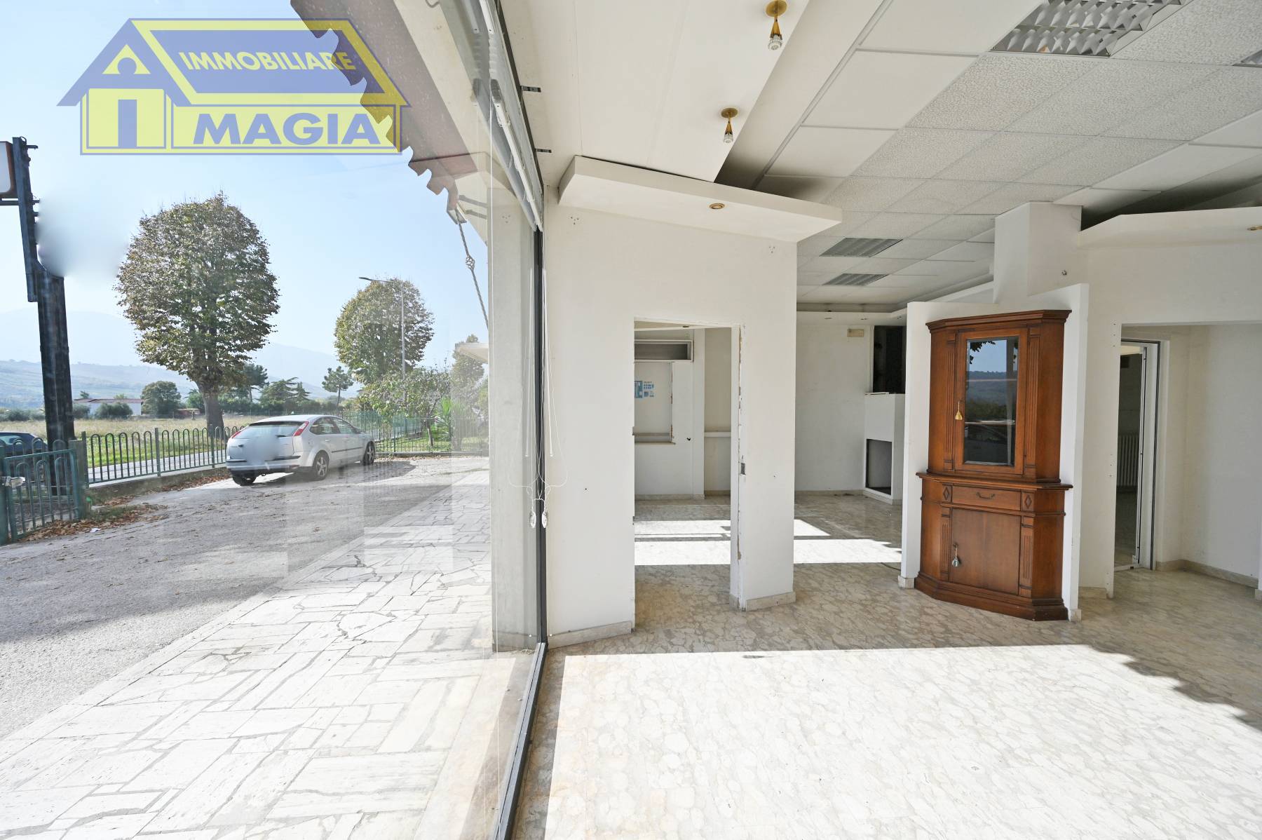 Locale commerciale in vendita a Castel di Lama, Castel di Lama Basso