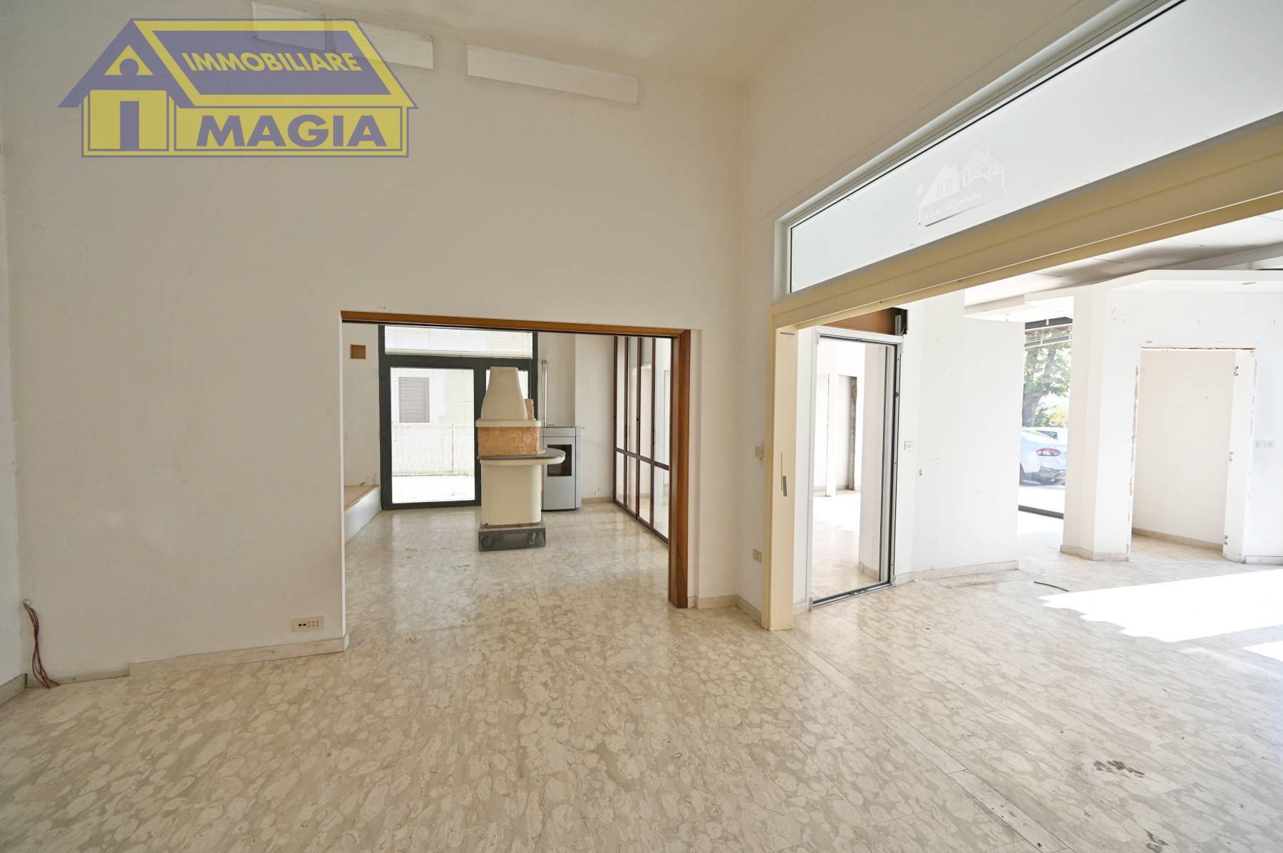 Locale commerciale in vendita a Castel di Lama, Castel di Lama Basso