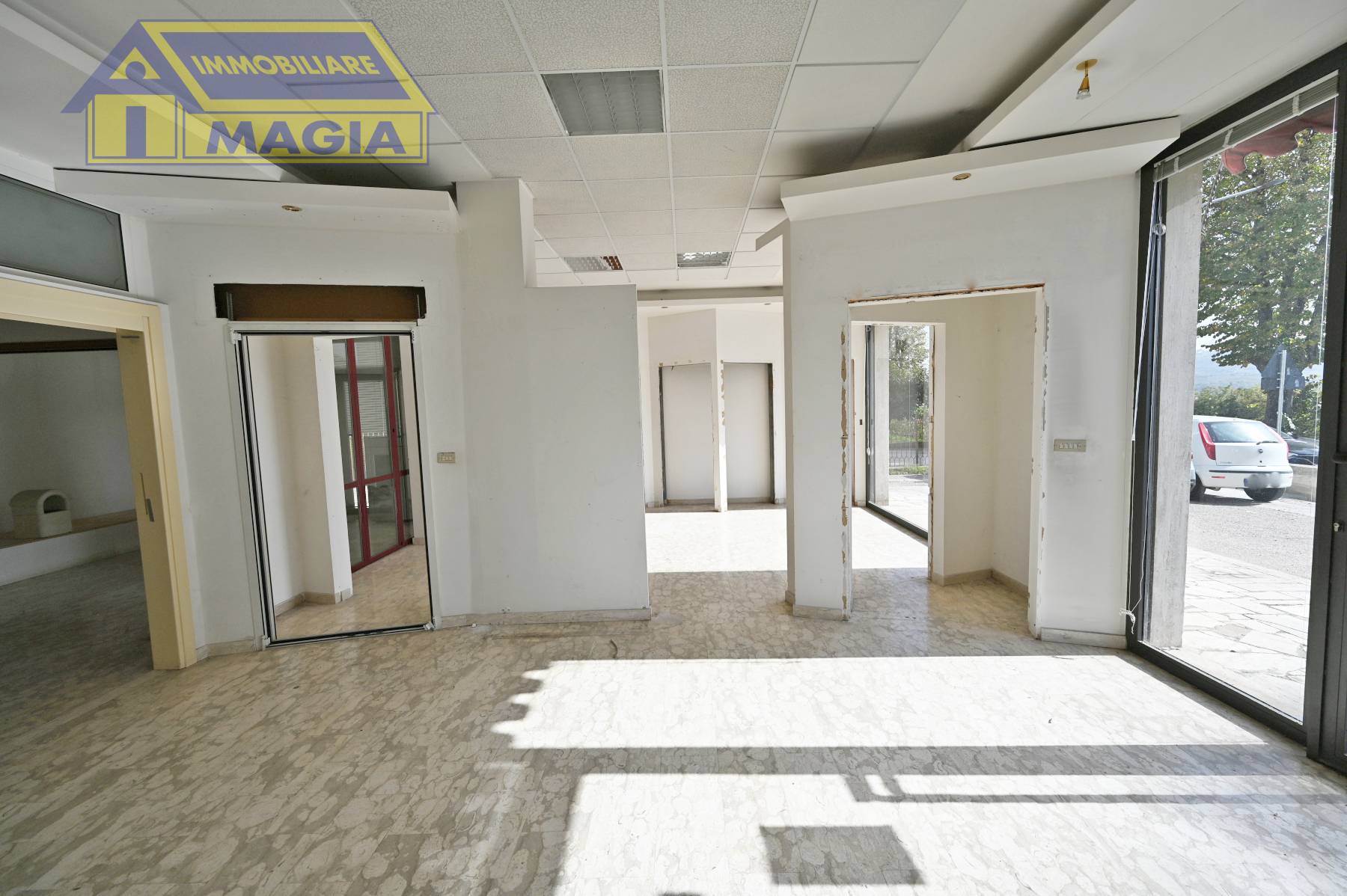 Locale commerciale in vendita a Castel di Lama, Castel di Lama Basso