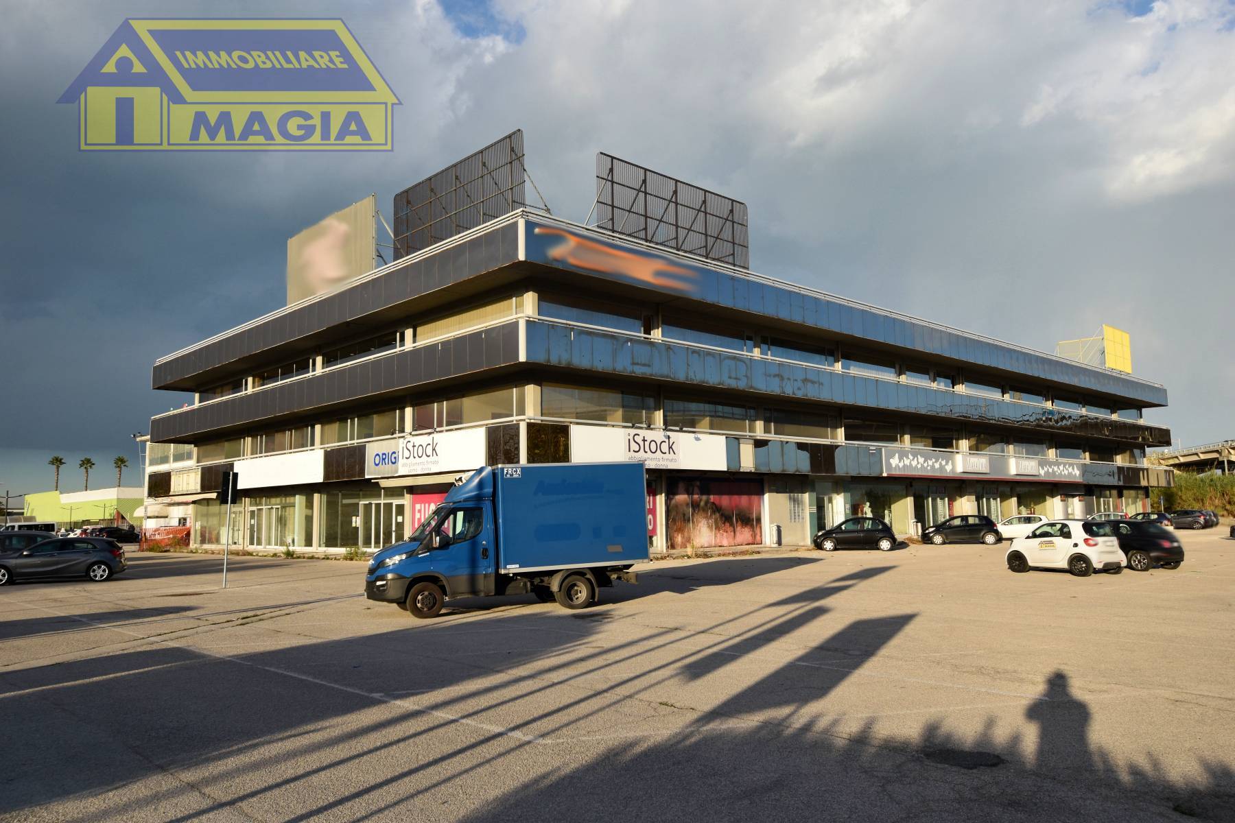 Locale commerciale in vendita a San Benedetto del Tronto, Porto d'Ascoli