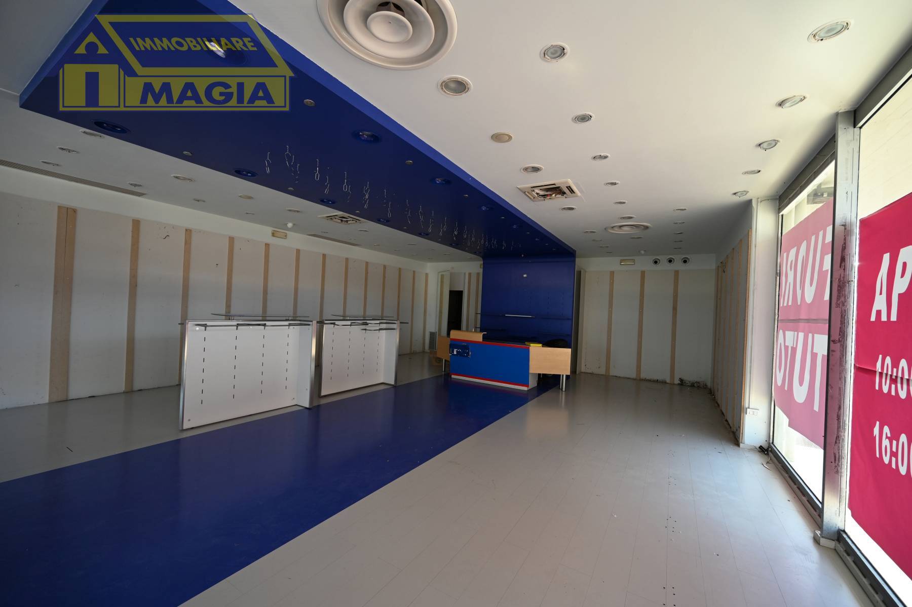 Locale commerciale in vendita a San Benedetto del Tronto, Porto d'Ascoli