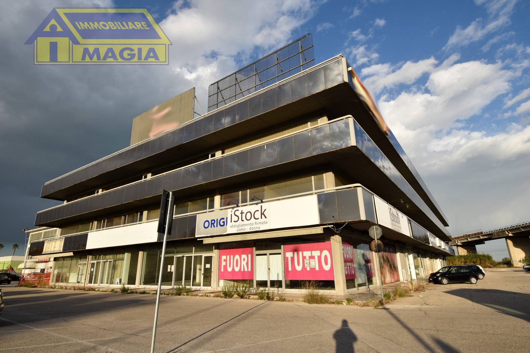 Locale commerciale in vendita a San Benedetto del Tronto, Porto d'Ascoli