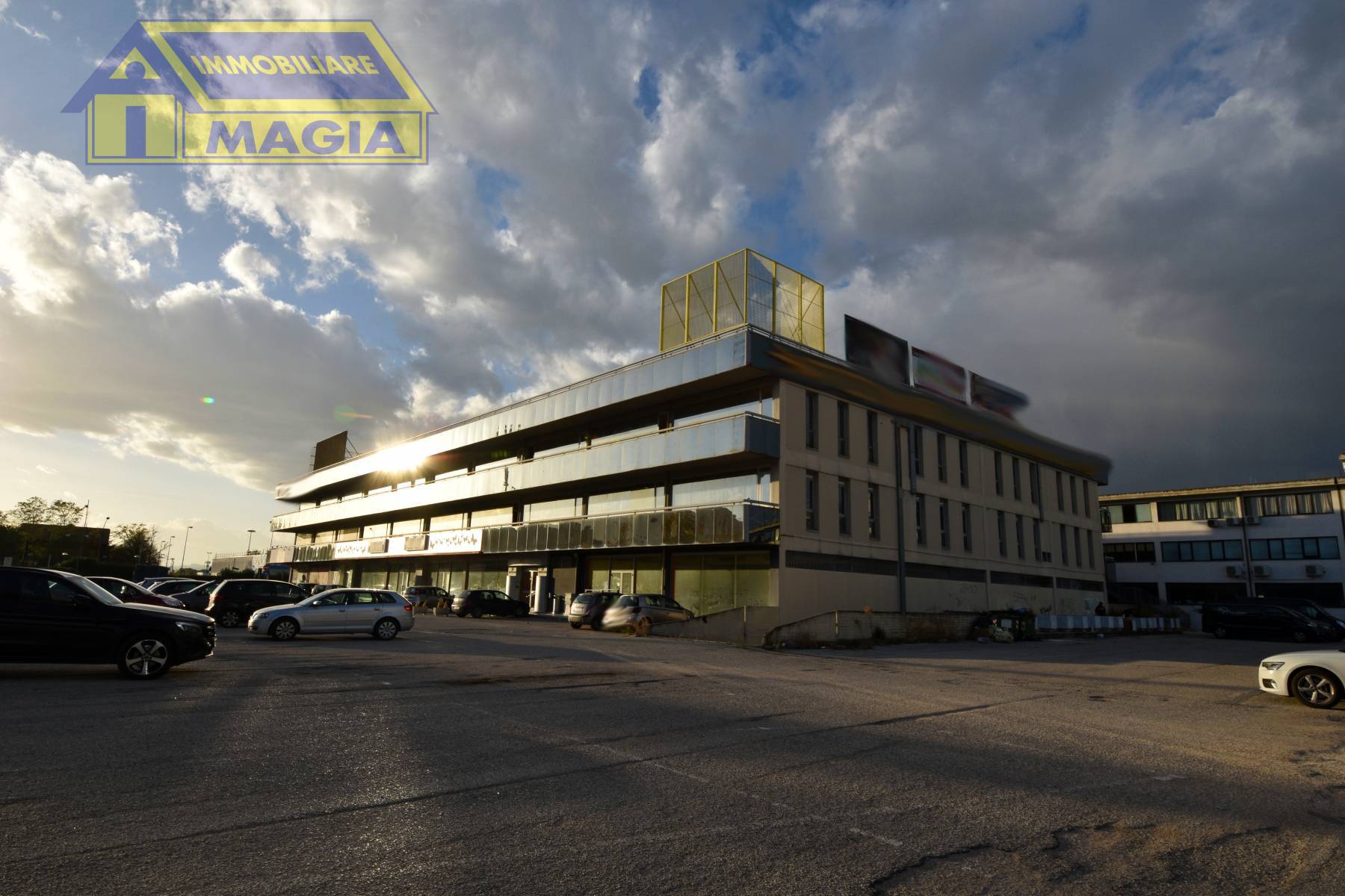 Locale commerciale in vendita a San Benedetto del Tronto, Porto d'Ascoli