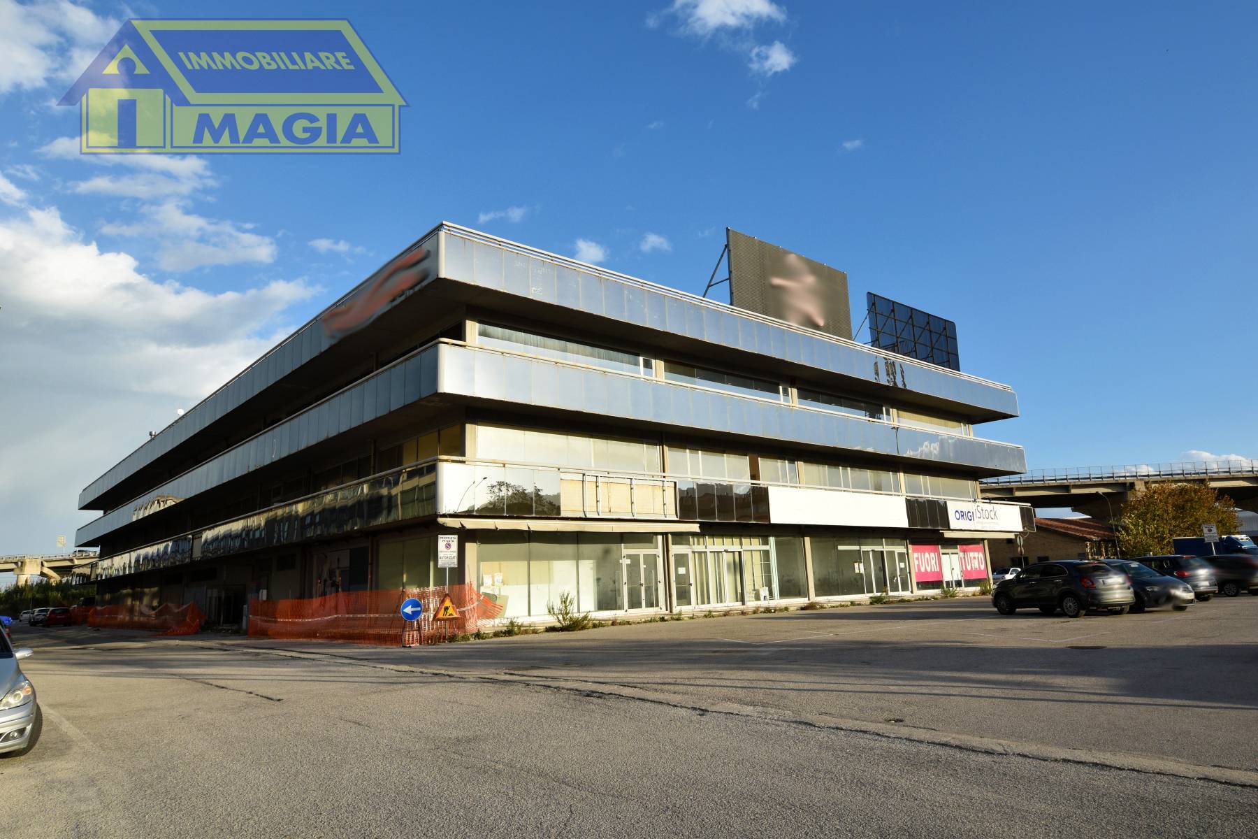 Locale commerciale in vendita a San Benedetto del Tronto, Porto d'Ascoli