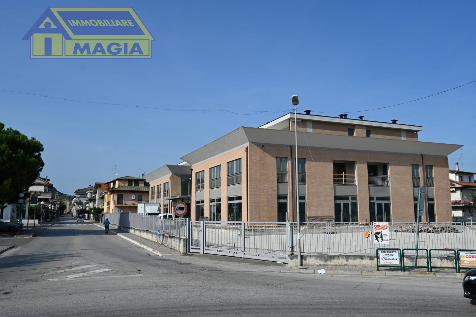 Locale commerciale in vendita a Spinetoli, Pagliare del Tronto