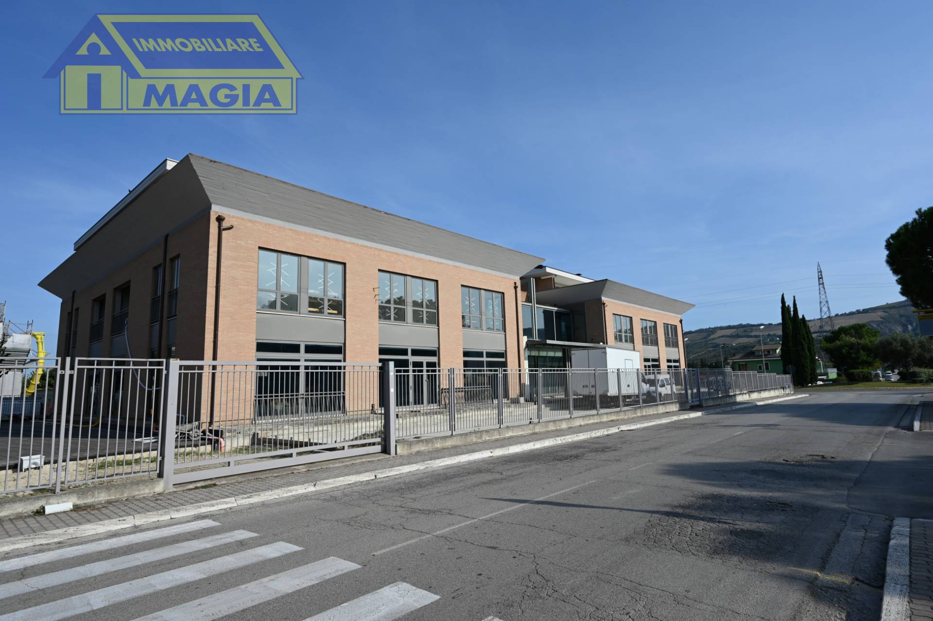 Locale commerciale in vendita a Spinetoli, Pagliare del Tronto