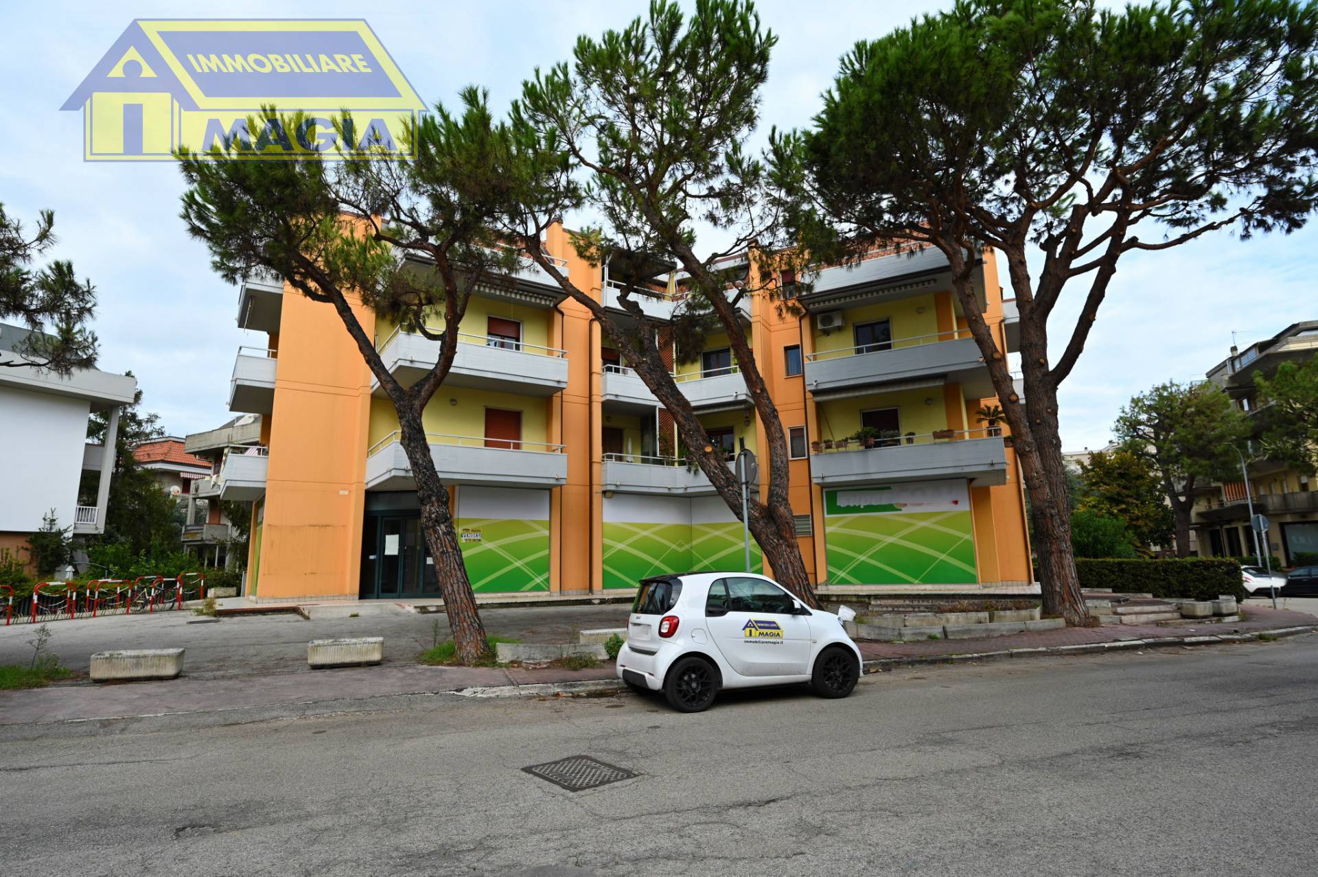 Locale commerciale in vendita a Grottammare