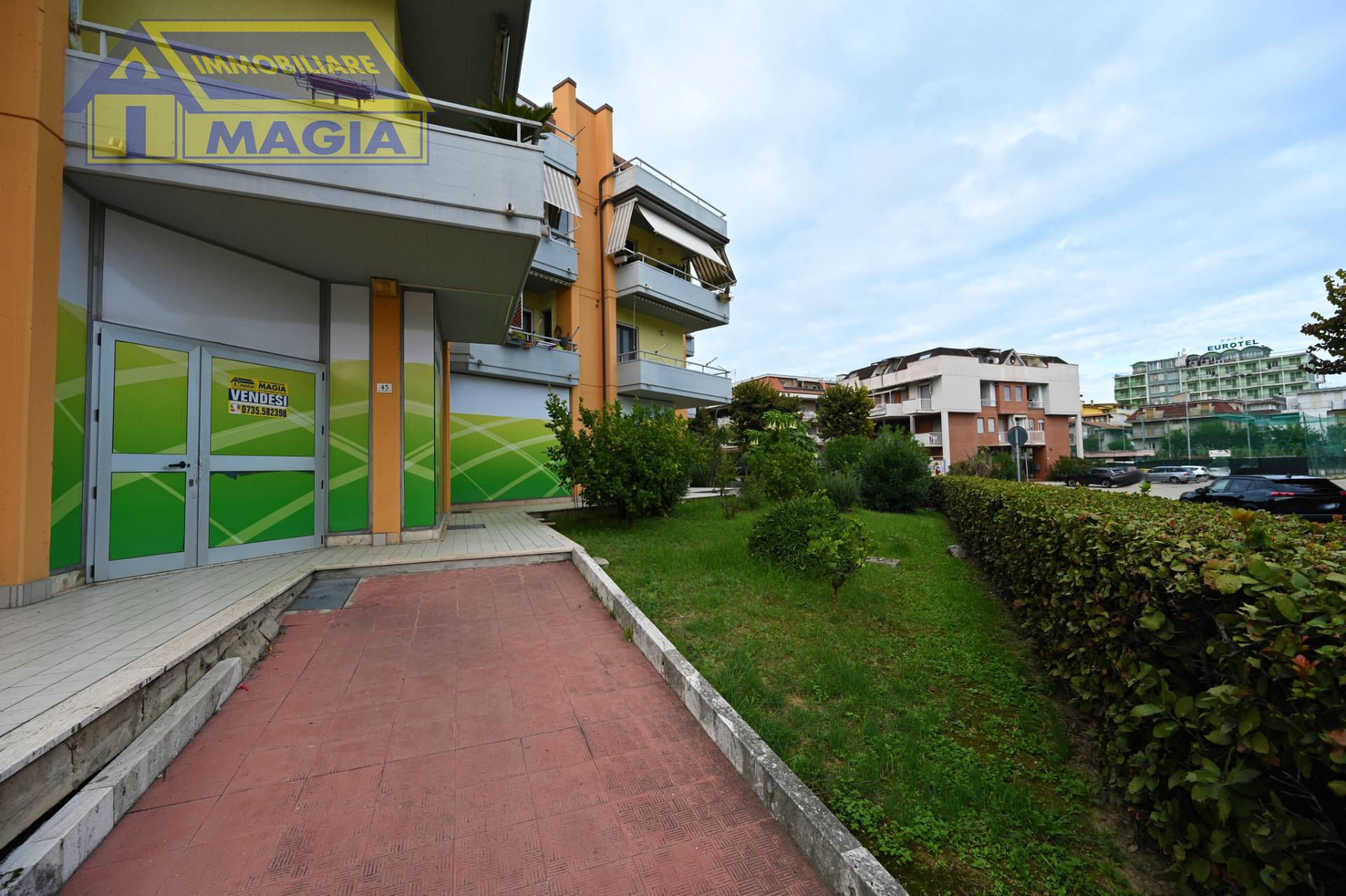 Locale commerciale in vendita a Grottammare