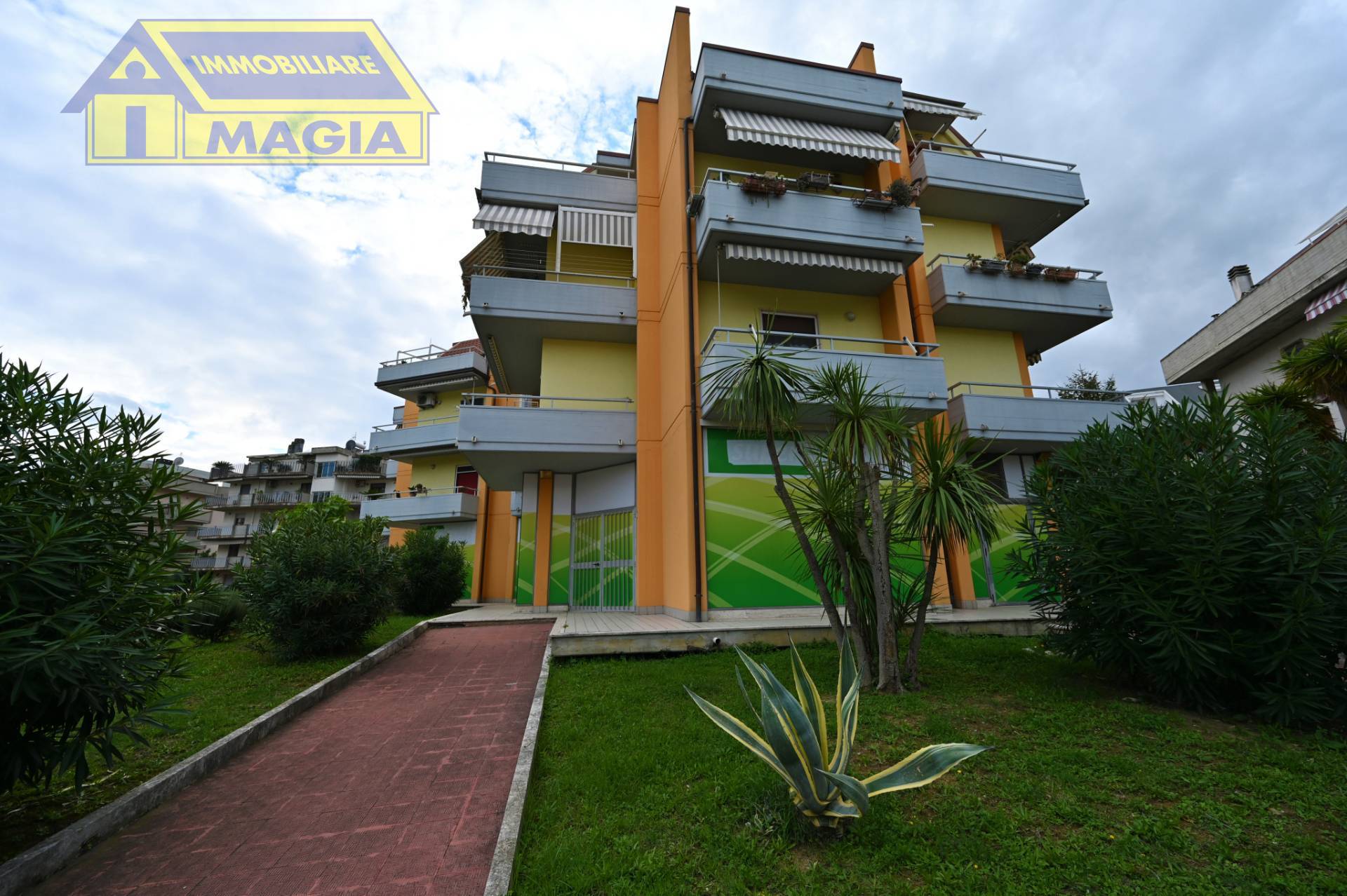 Locale commerciale in vendita a Grottammare