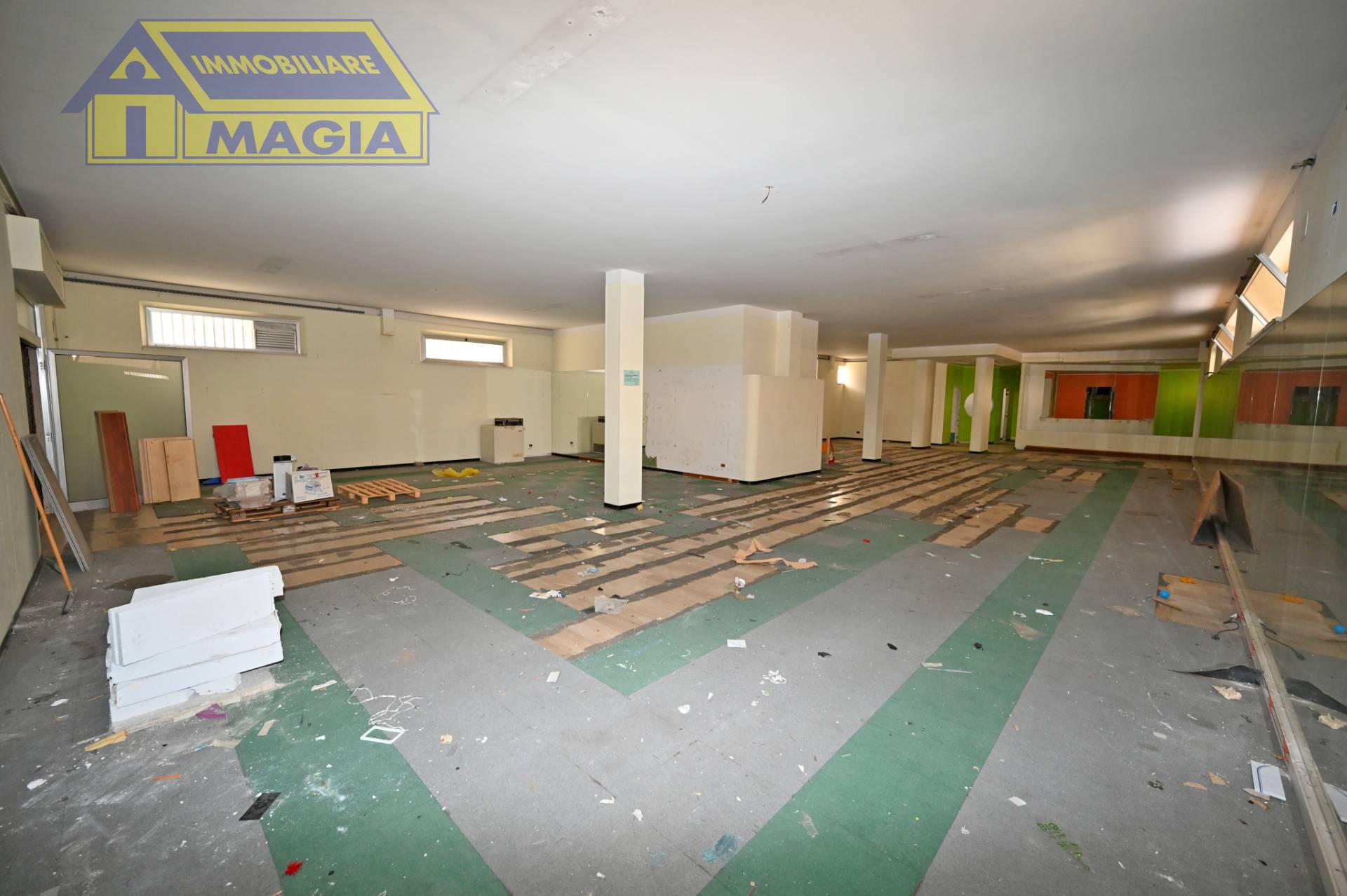 Locale commerciale in vendita a Castel di Lama