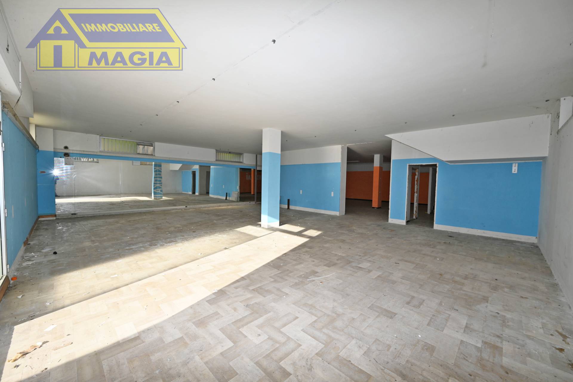 Locale commerciale in vendita a Castel di Lama